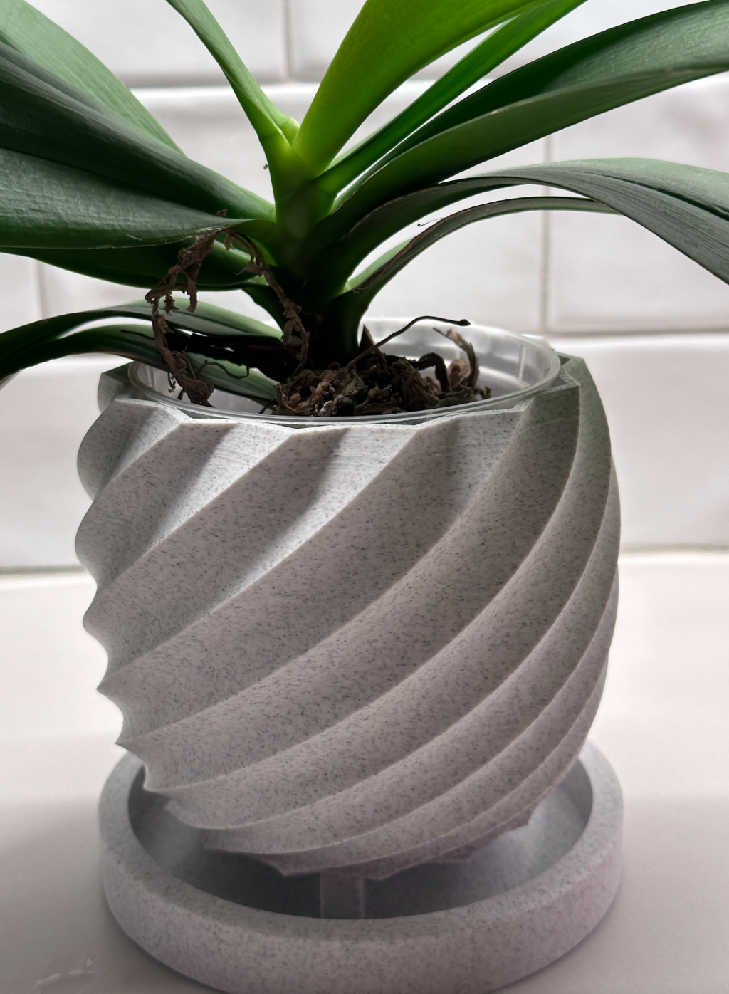 Flower pot with spiral design