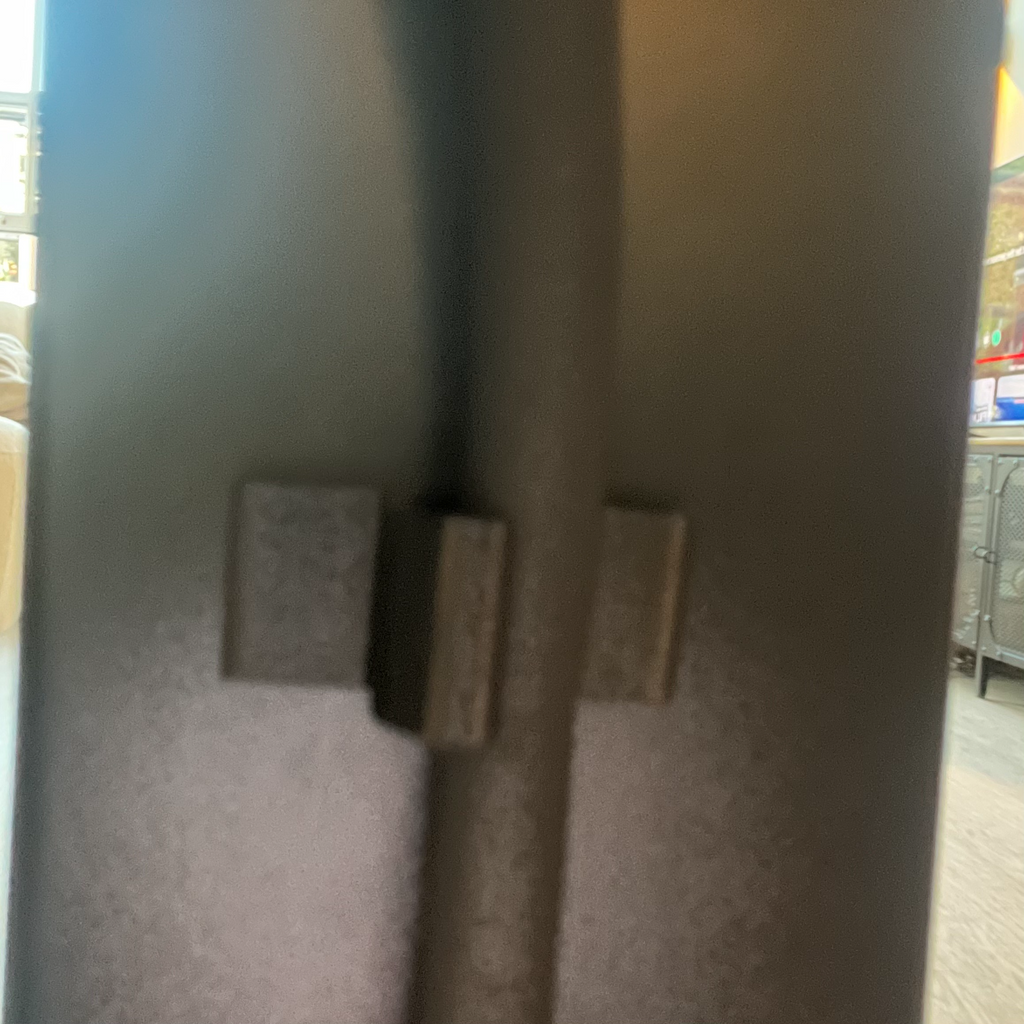 Table-mounted 9mm cable organizer