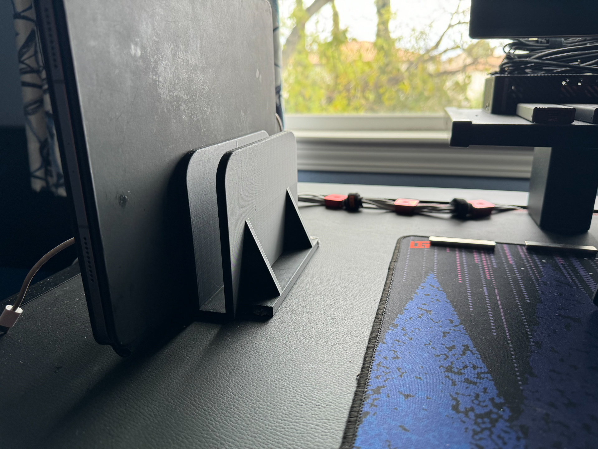 Magnetic Charging Station For Apple Devices