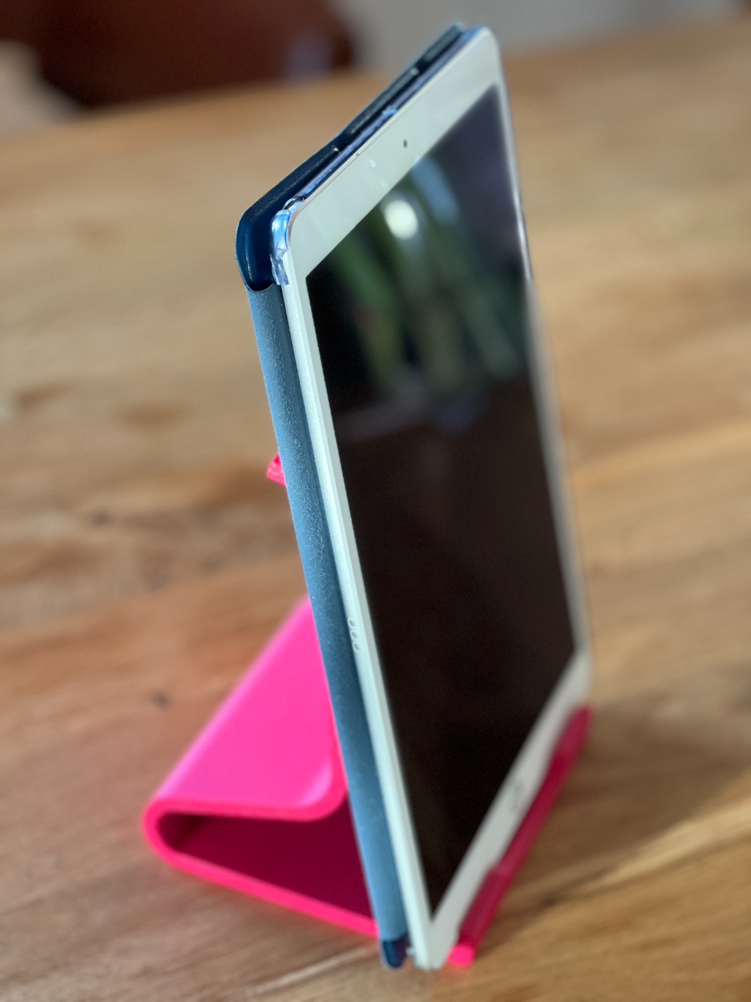 Stylish iPad/ Tablet Stand for many sizes