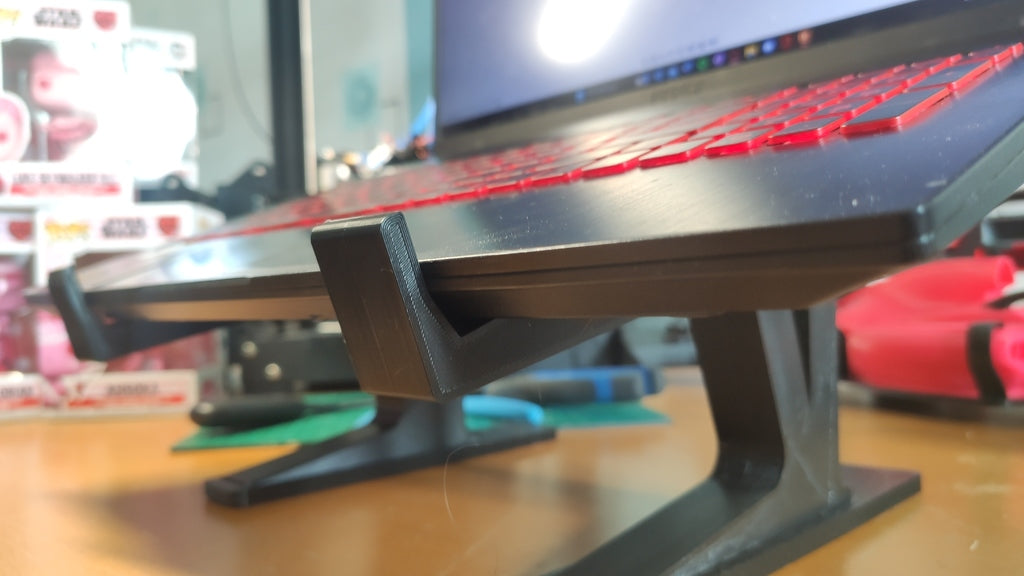 Laptop stand