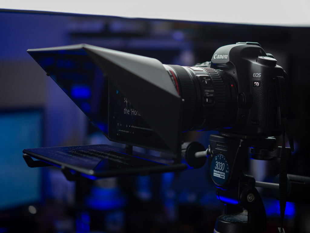 Lens mounted mini teleprompter