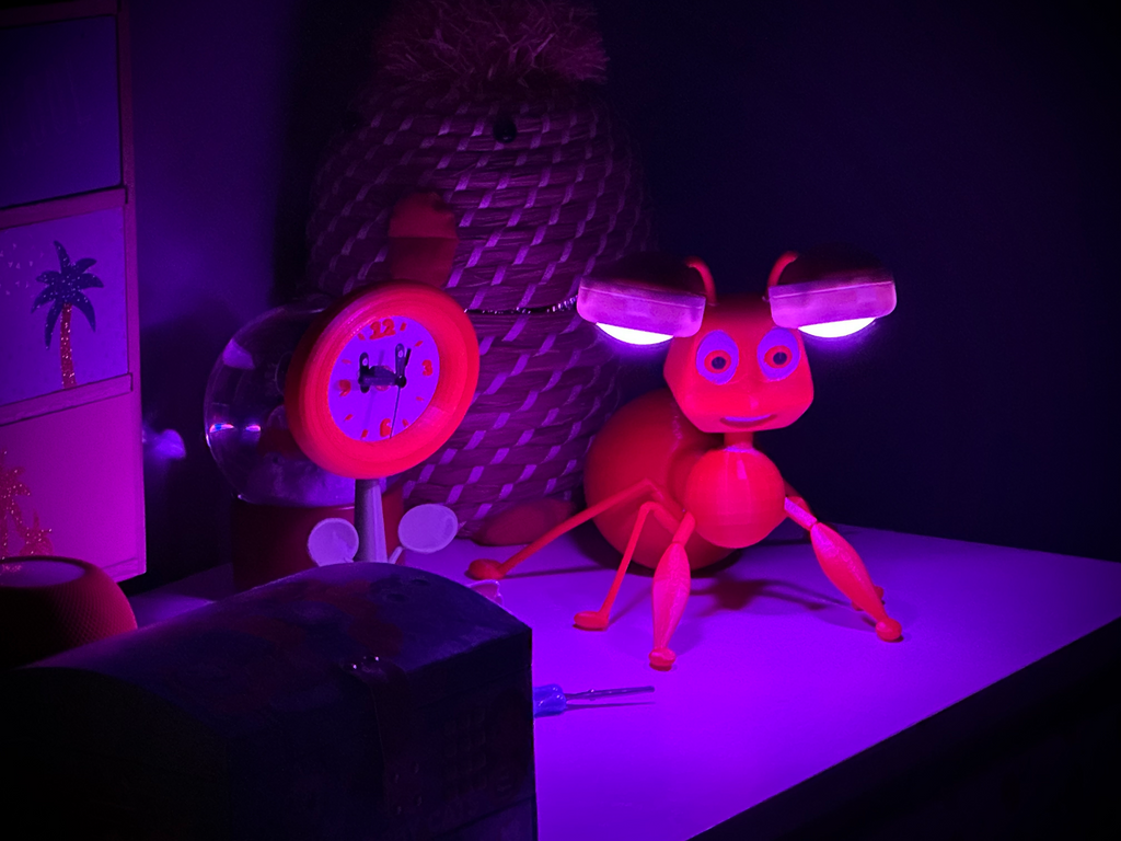 Friendly 3D-Printed Ant Lamp