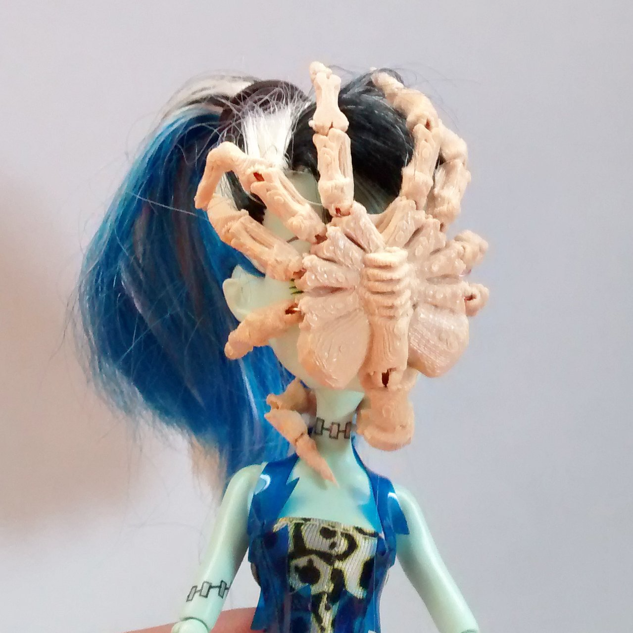 Mini Face Hugger