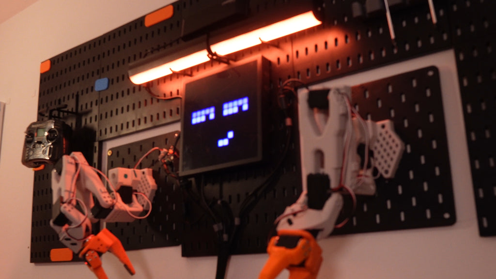 Qubit, The Desk Robot