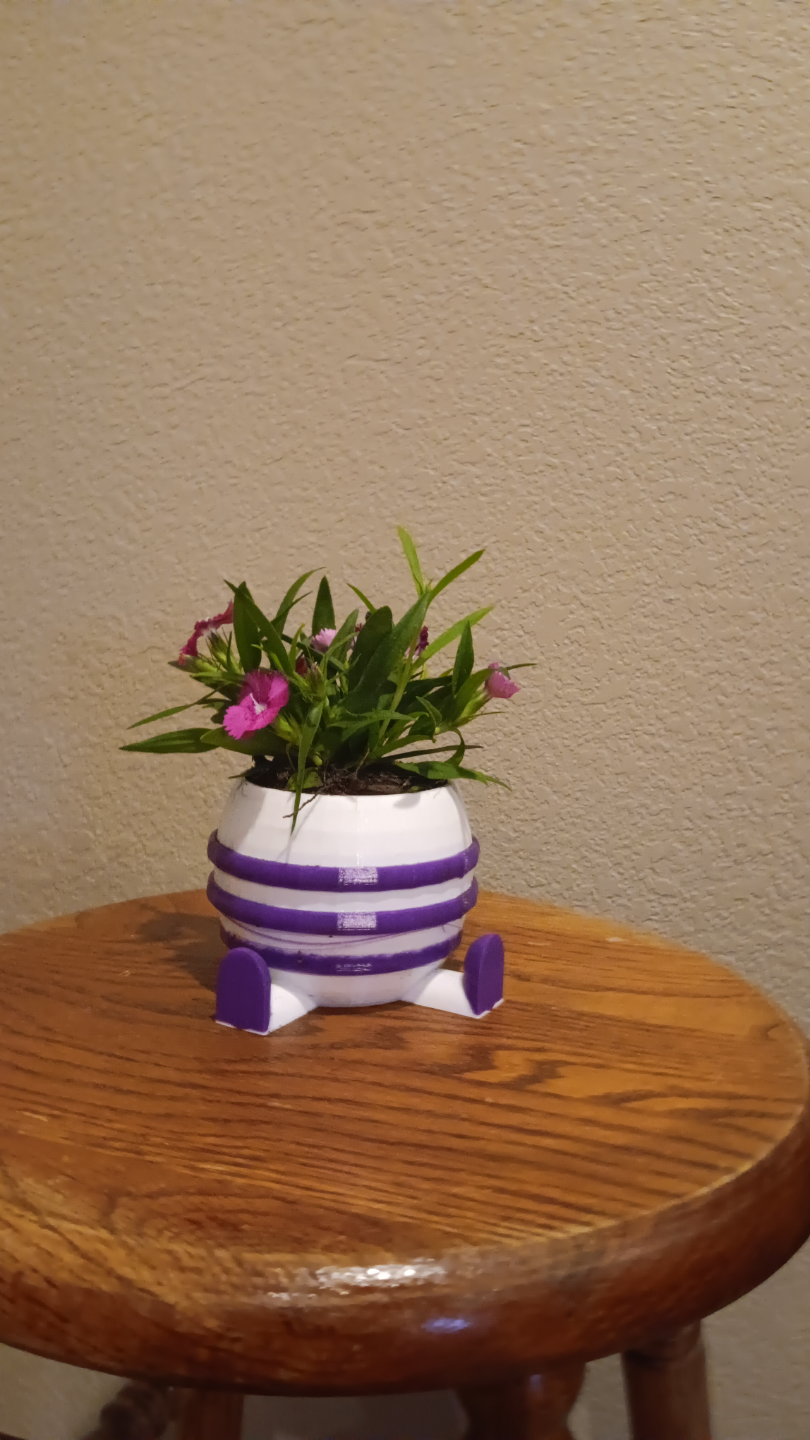 Cute sitting pot.