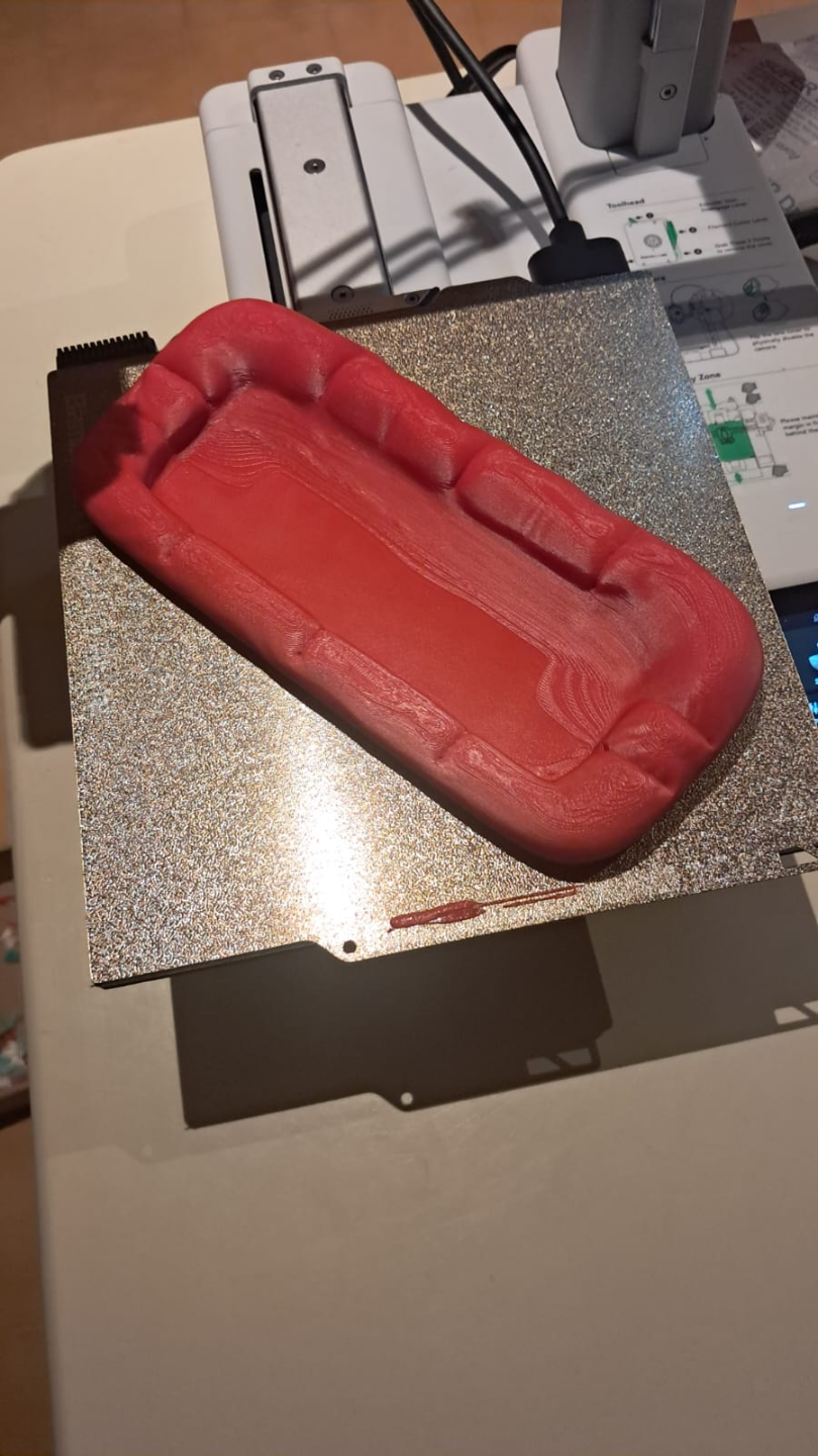 Sofa-shaped glasses holder