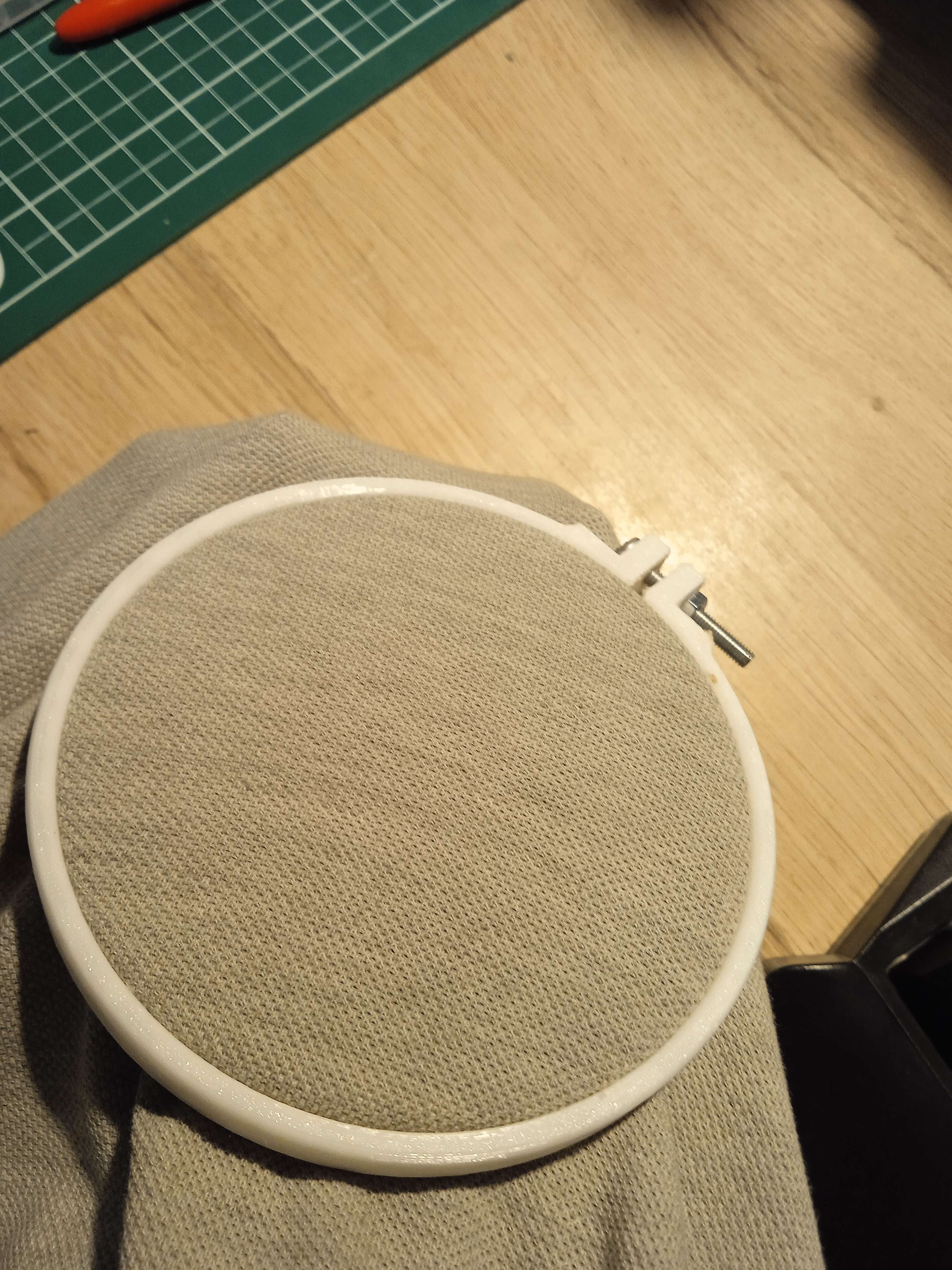 embroidery hoop - cercle a broder