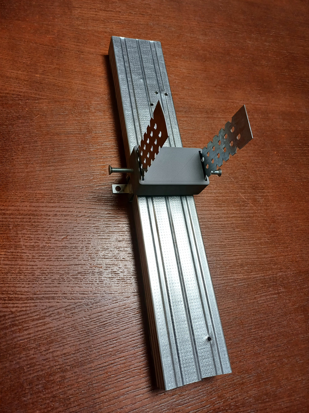 ,,Krab'' Metal profile mount holder