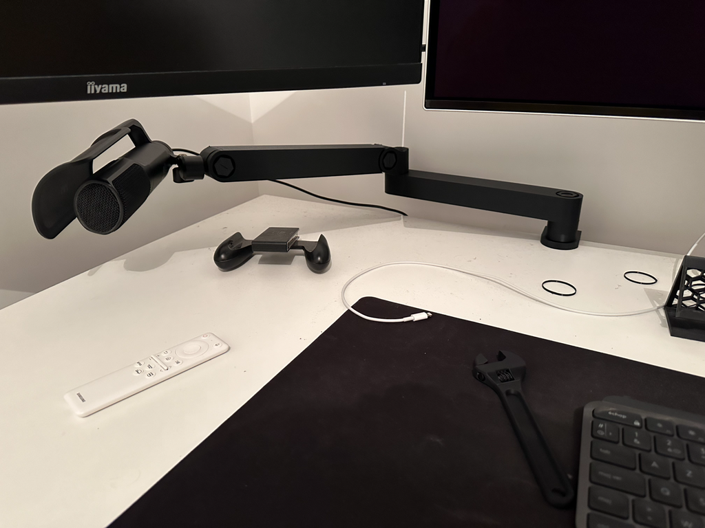 Low profile mic arm