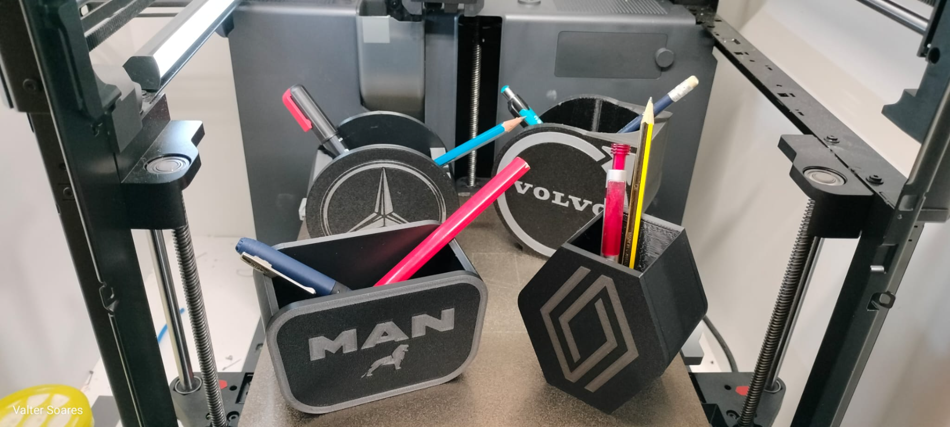MAN Pen Holder