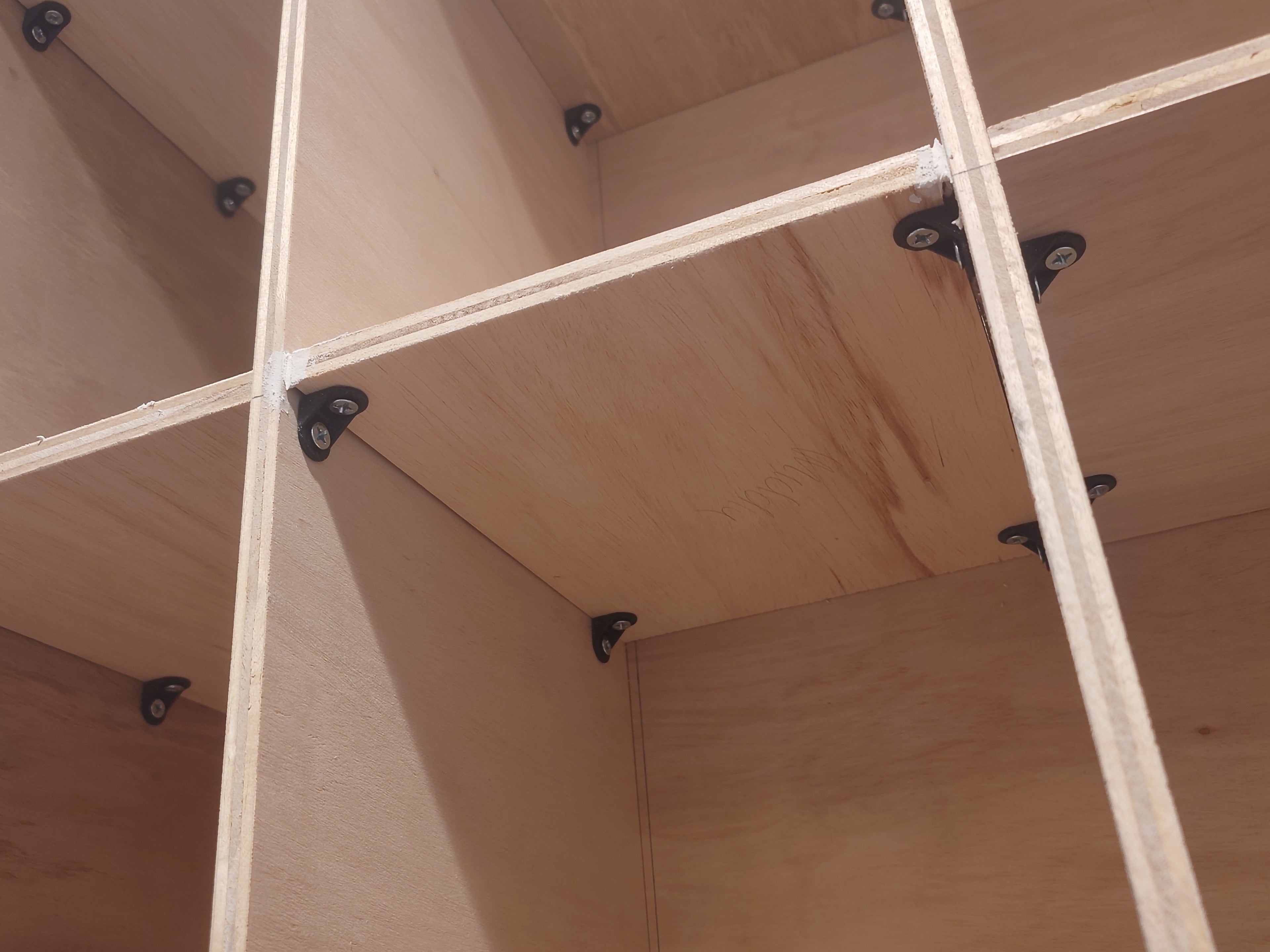 L Bracket for Corner Shelves