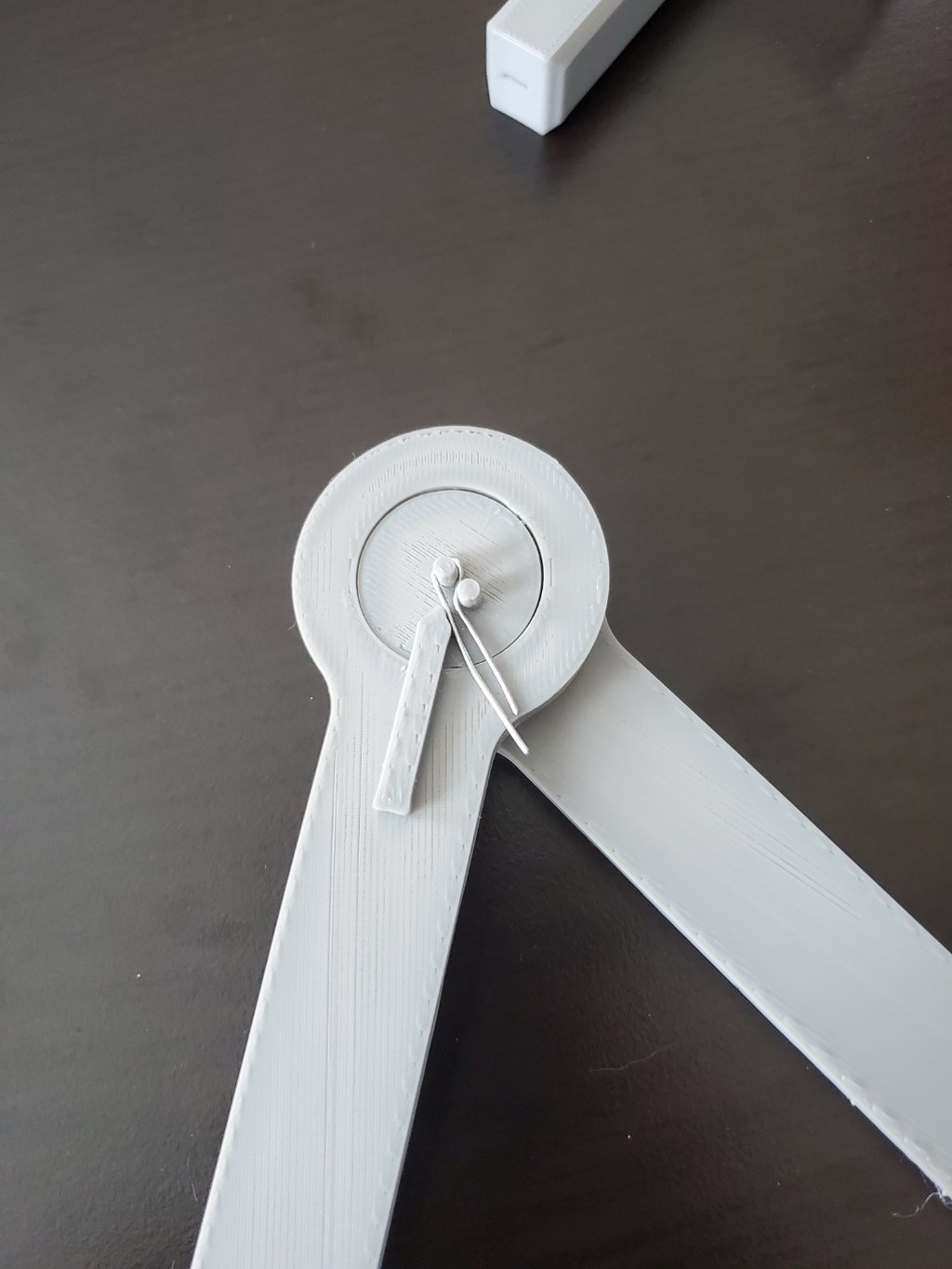 Wire eyelet bender for fishing lures
