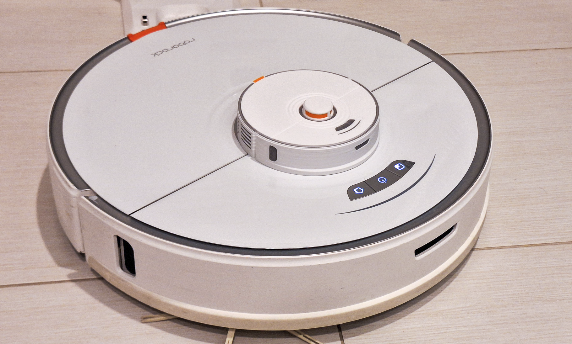 Robot vacuum dust cover