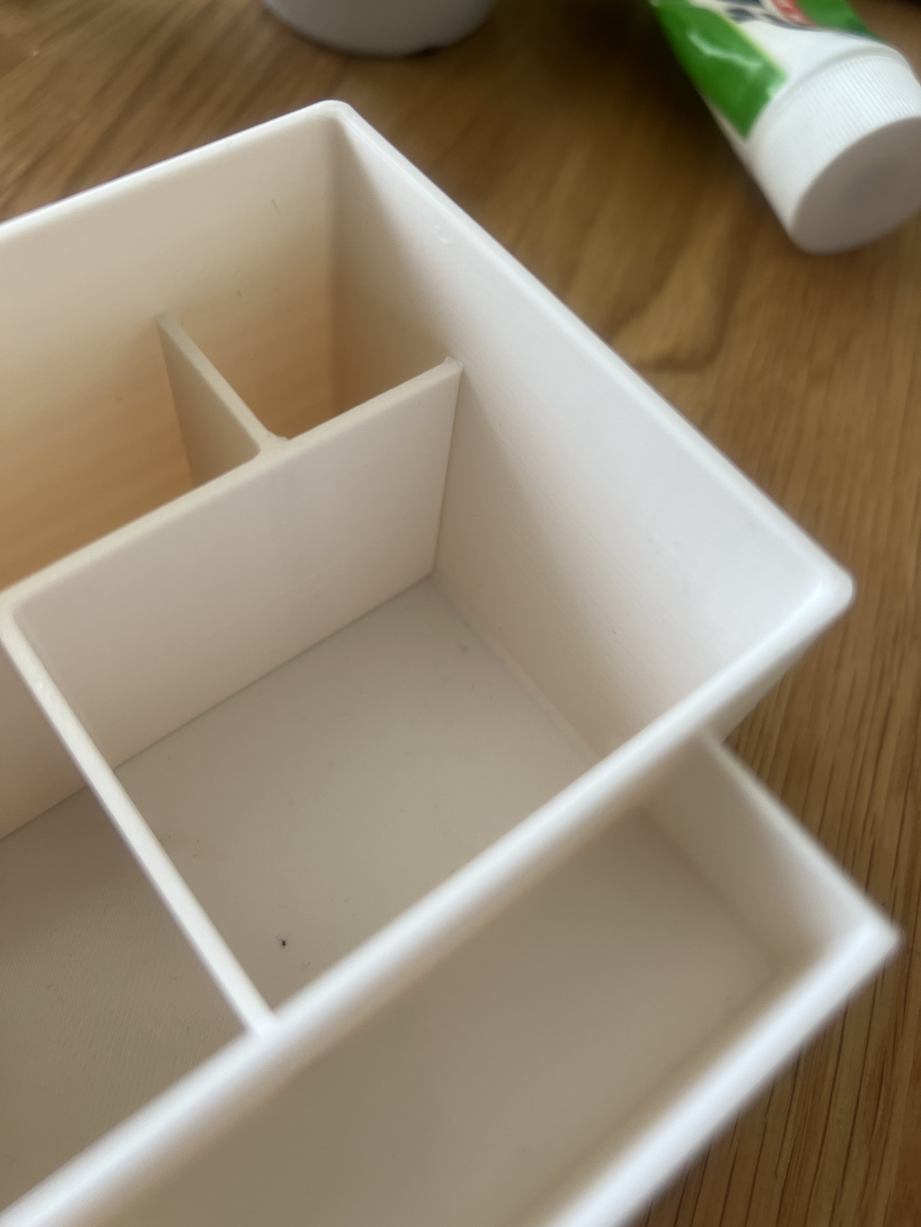 minimalistic bathroom organizer