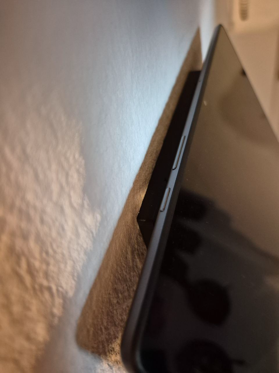 "Invisible" Tablet Wall Mount