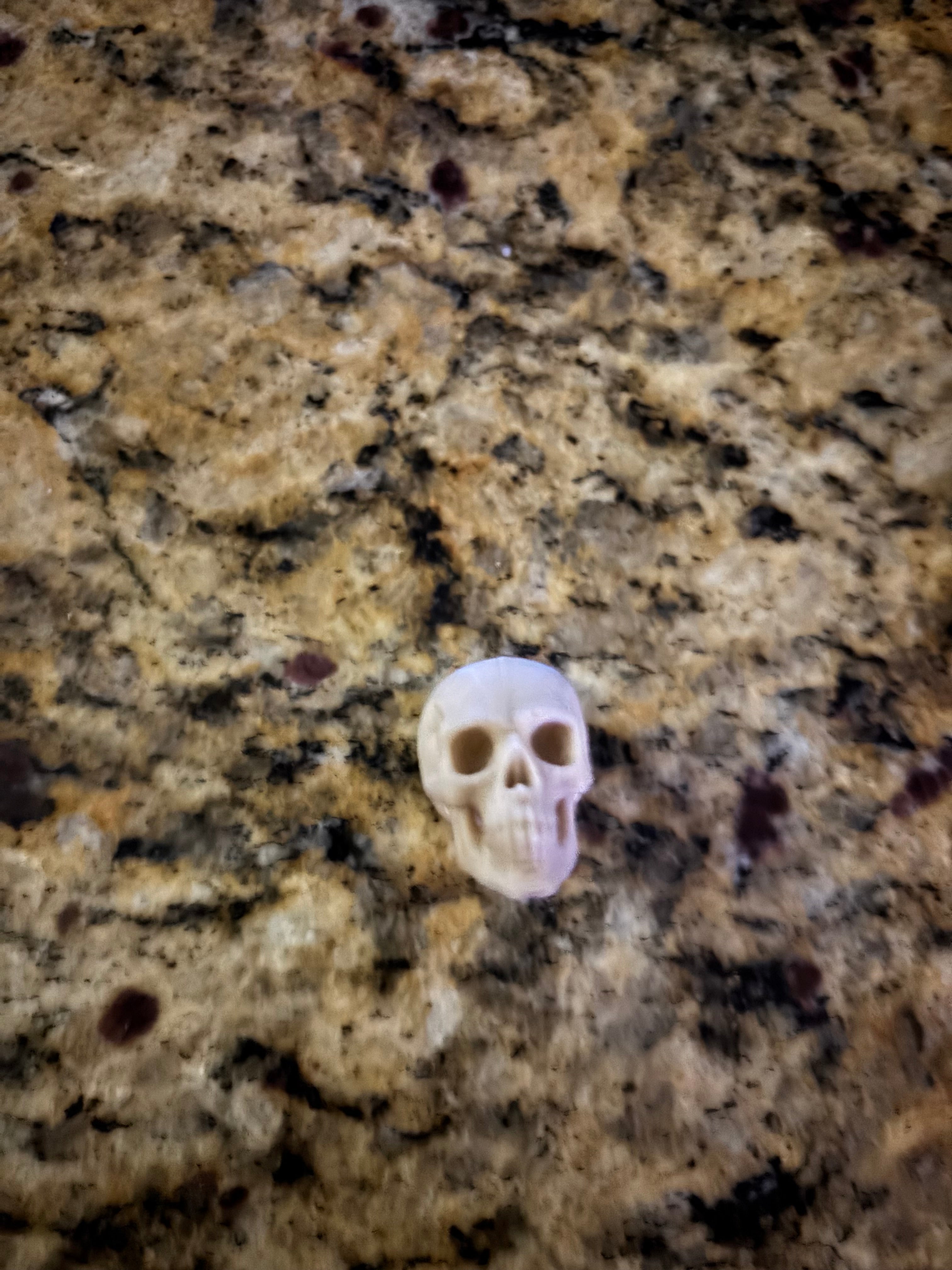 Skull knob fits 4mm screw on 8 grams