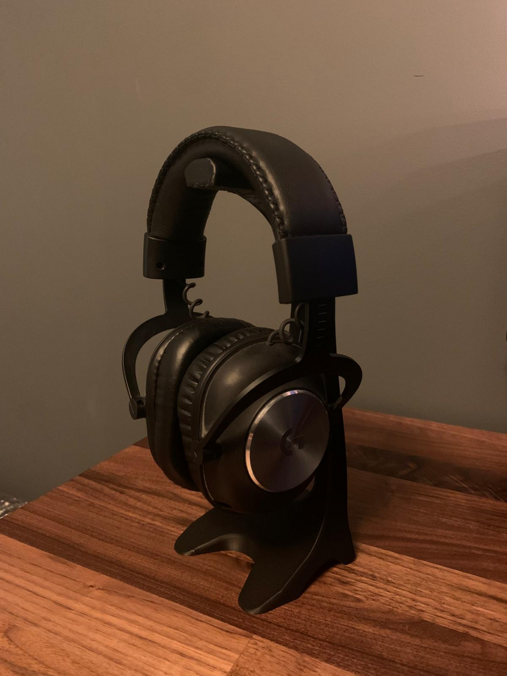 Headphone stand