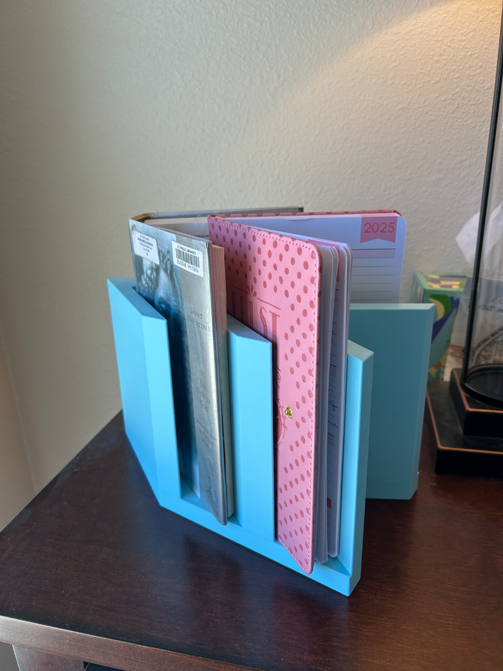 Book stand tree