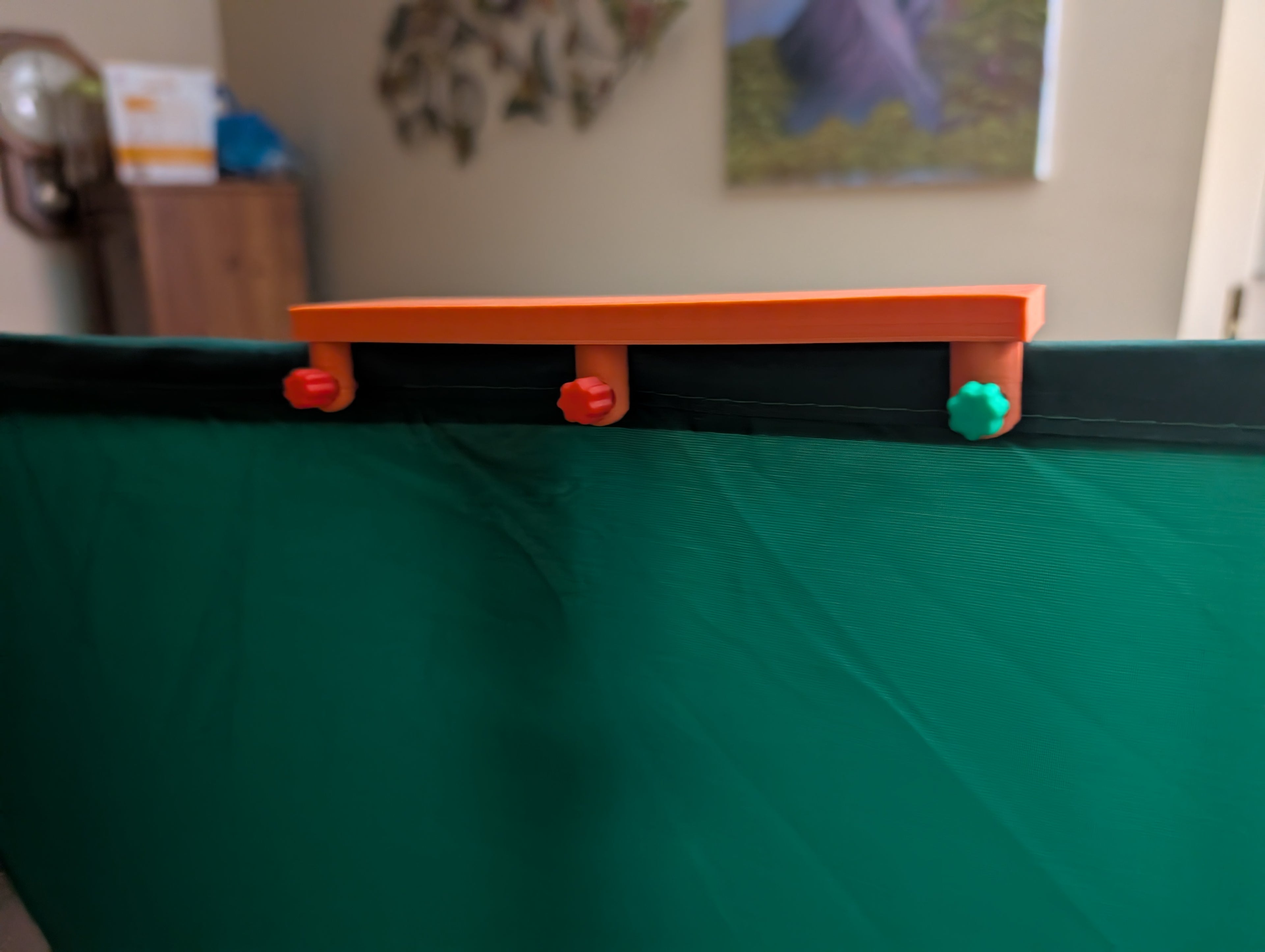 Tripod mounted green screen holder clip