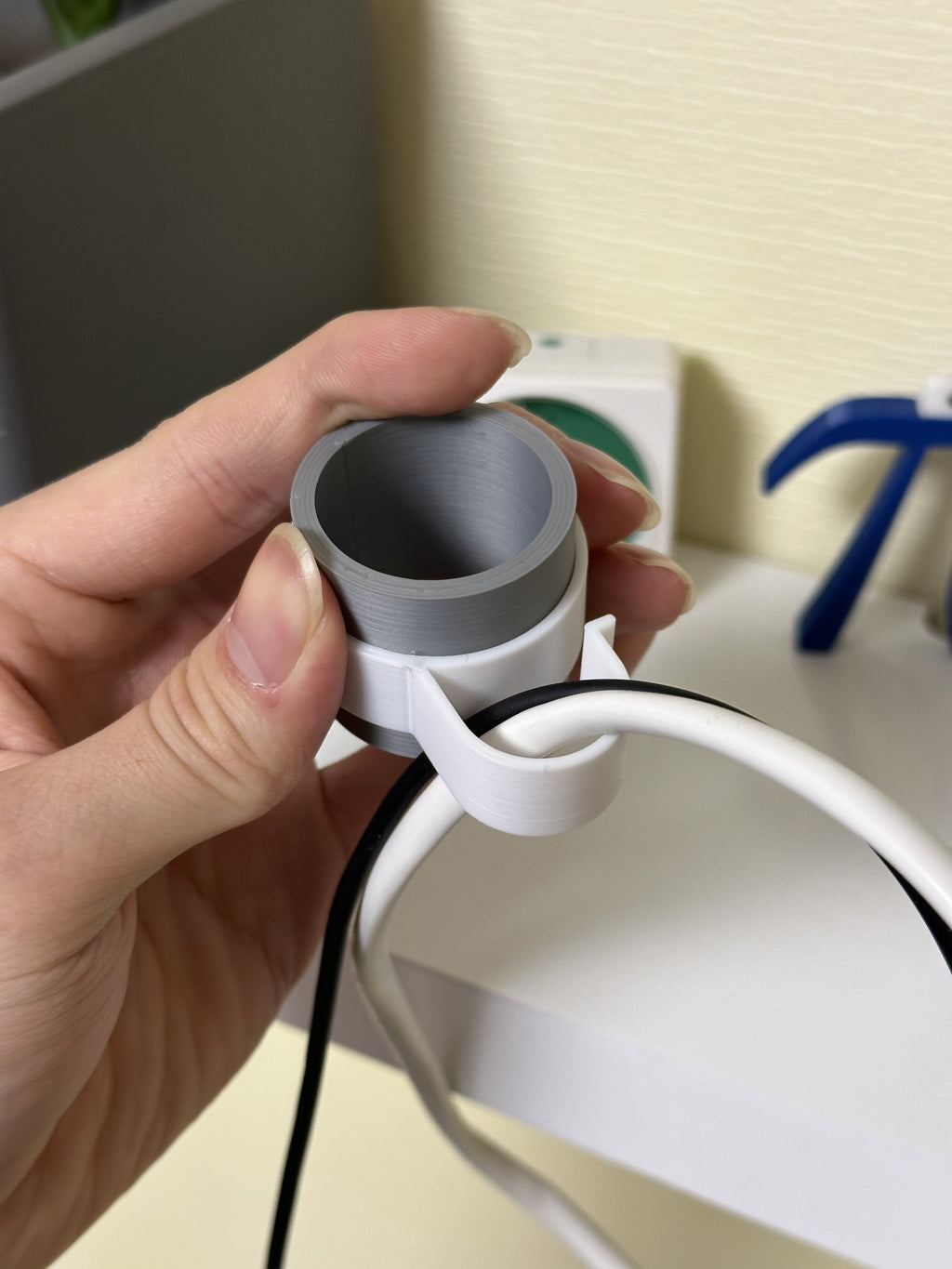Parametric Cable Clip for Monitor Arm Poles