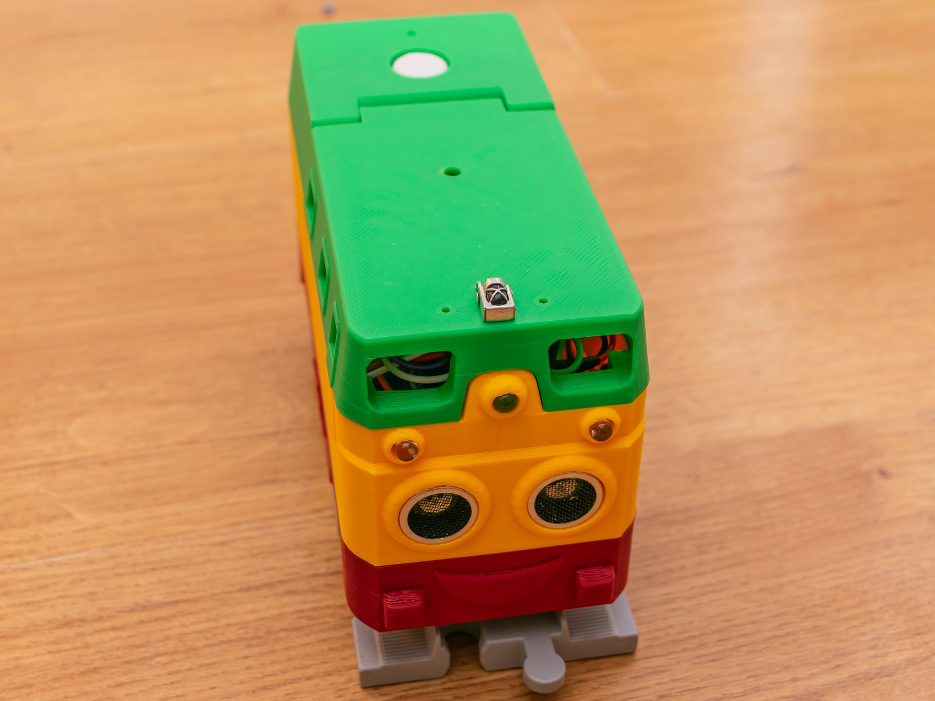 Arduino Train (compatible with Duplo tracks)