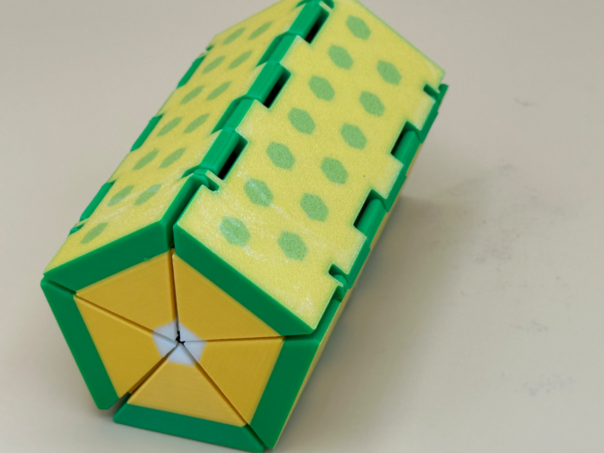 Pentagon-shaped Bit Roll Container: Smart Storage Solution