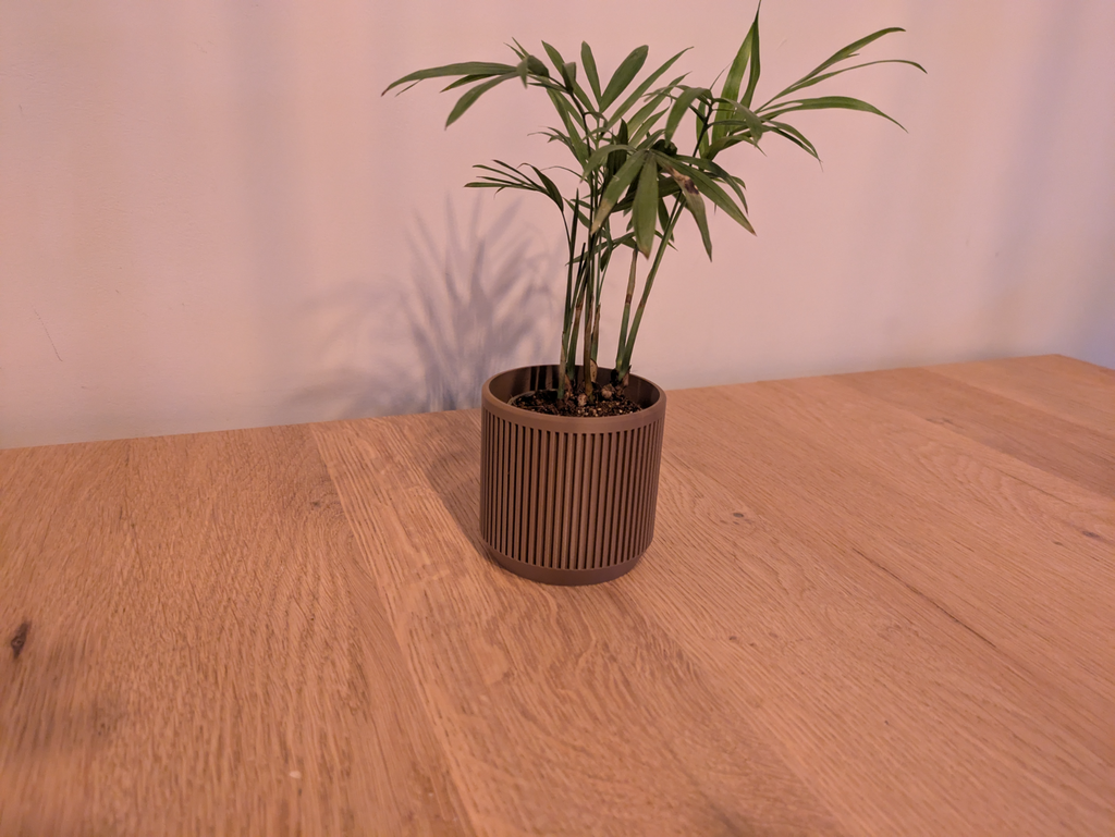 Modern planter pot + optional self watering.