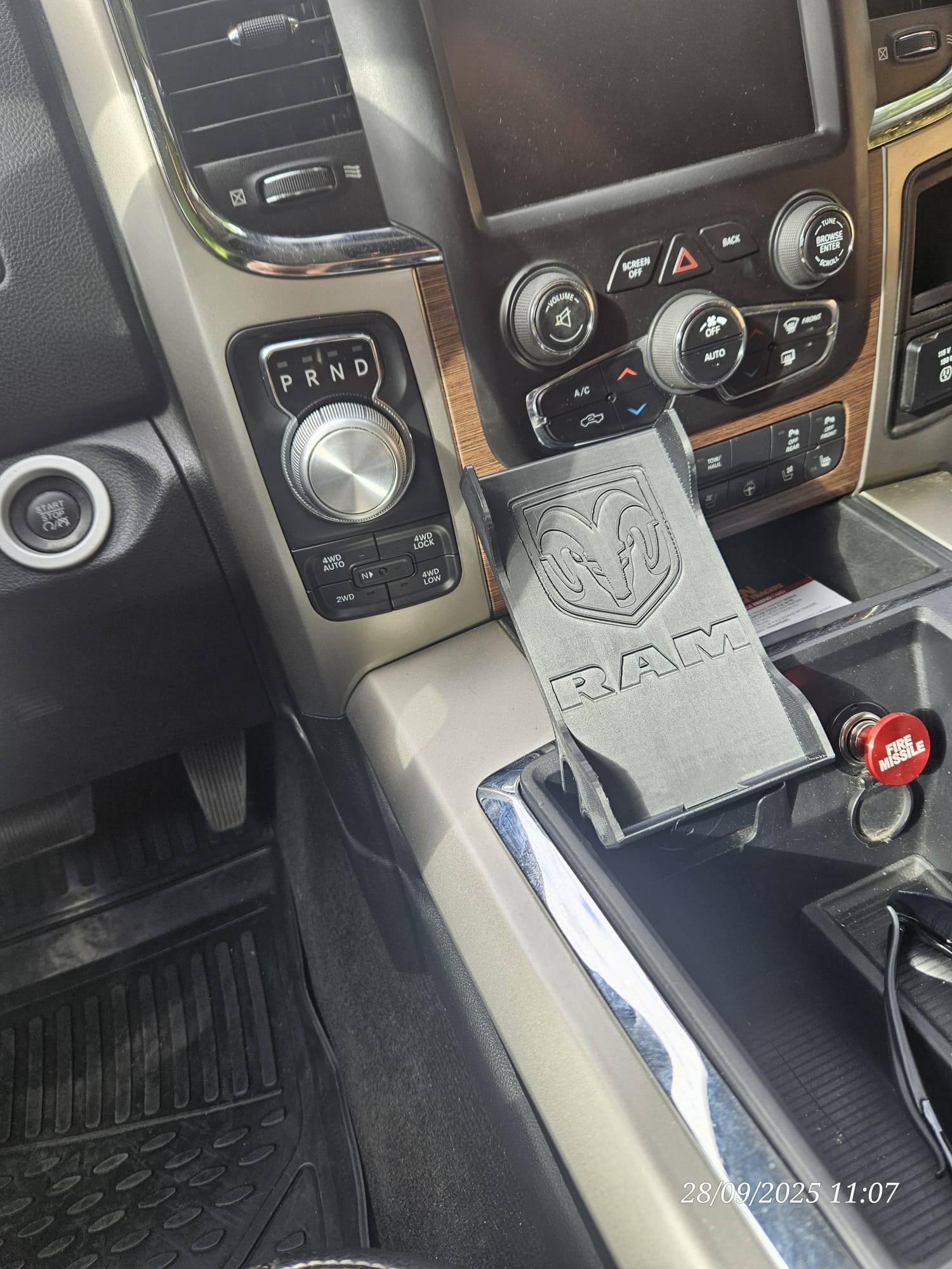 Phone stand 2 Dodge RAM