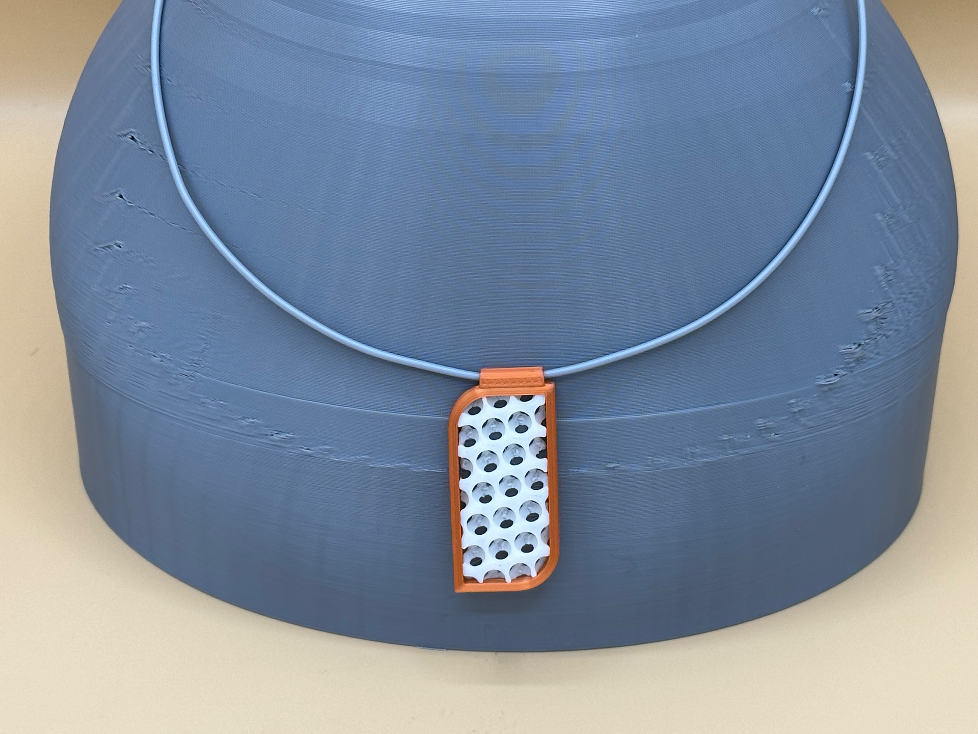 Kettenanhänger im Apple Mac Pro Design: Eleganz und Individualität