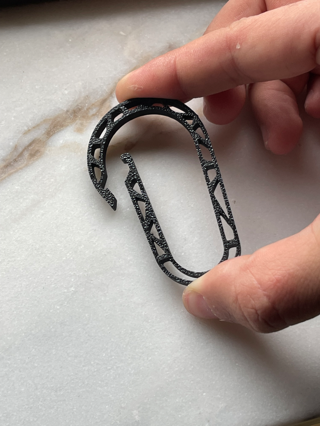 Compliant Carabiner mk2 - print in place