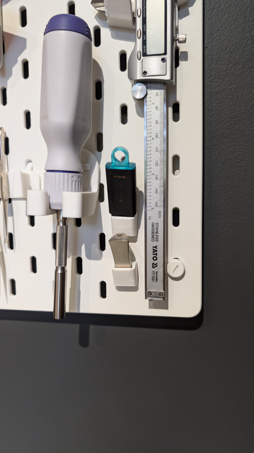 Single USB stick holder for IKEA Skadis