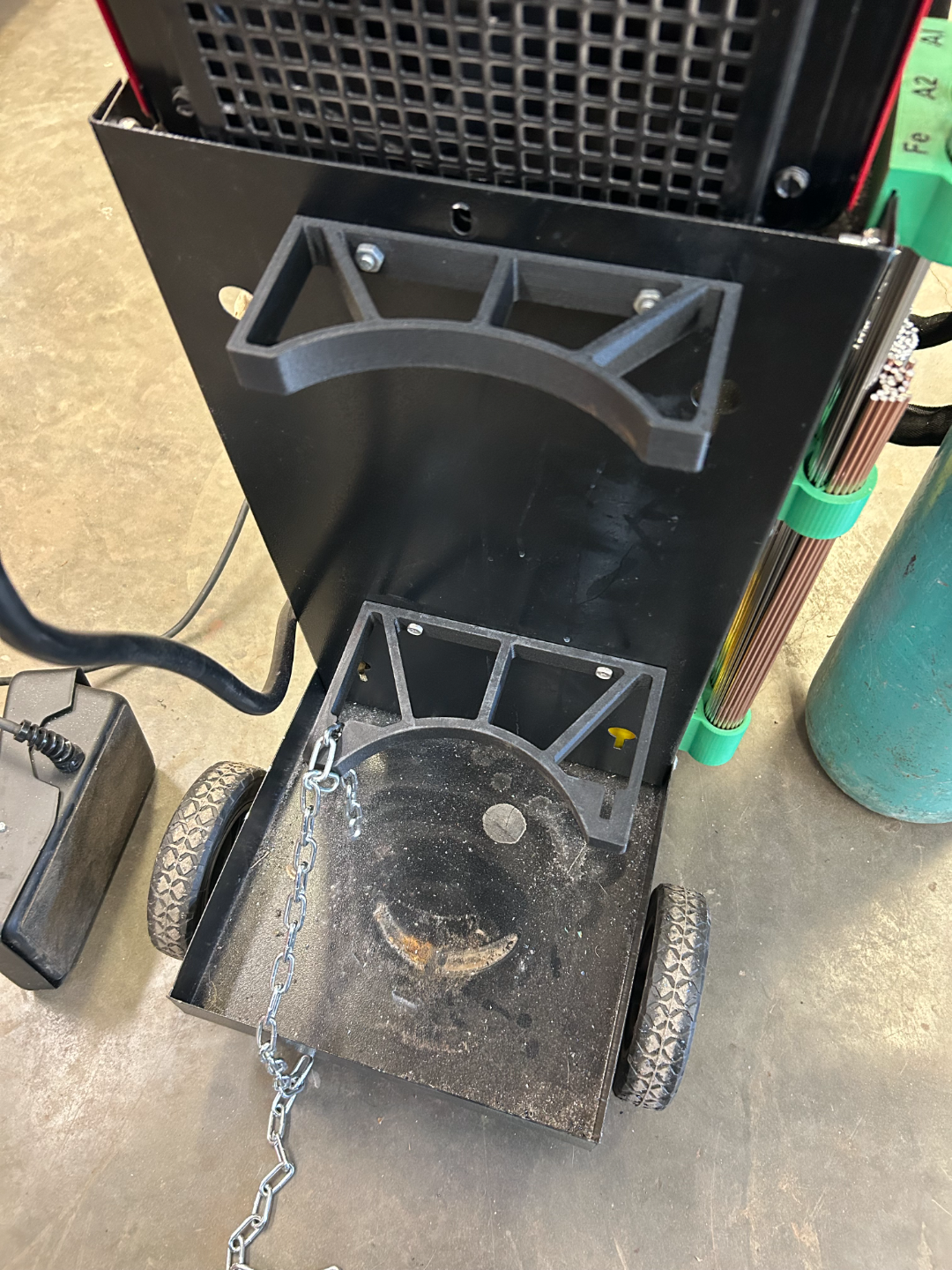 Argon bottle tank bracket for welding