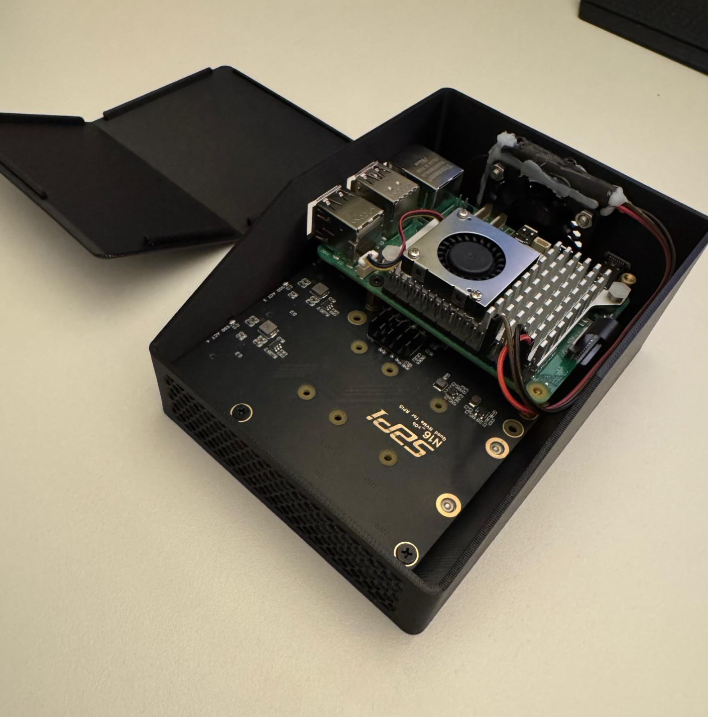 Case for Raspberry Pi 5 & 52Pi N16 NVMe expansion