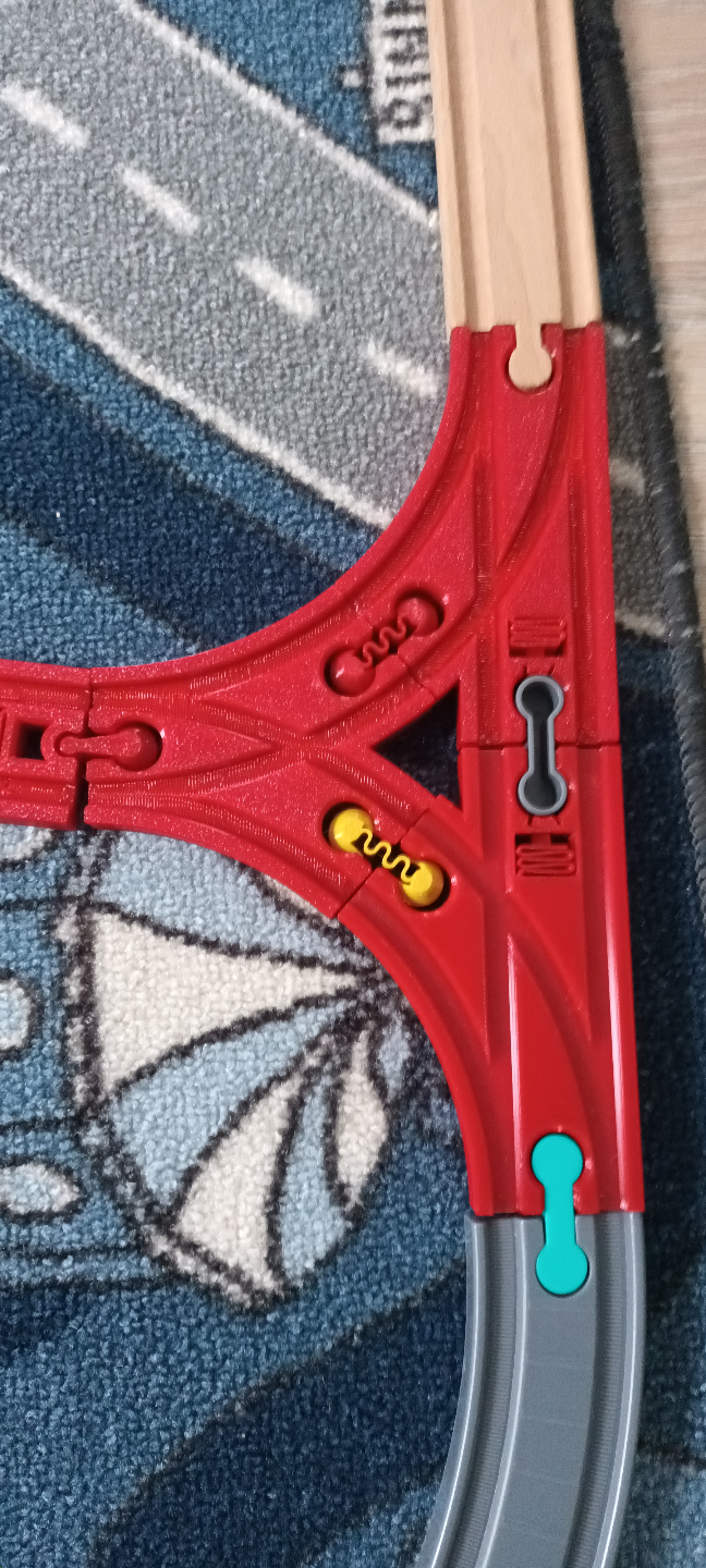 Infinity tracks - springy and hinged connectors