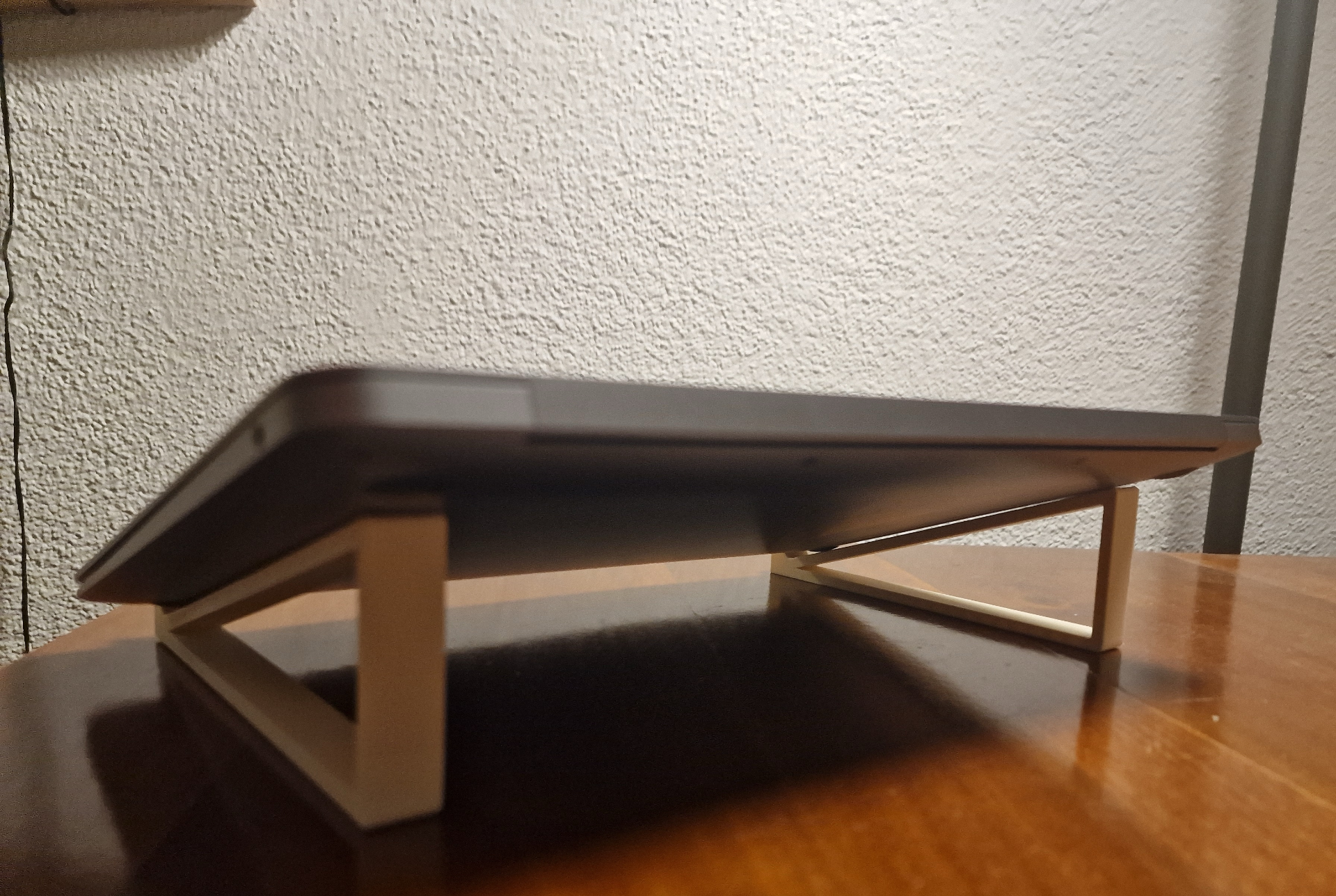 universal laptop stand