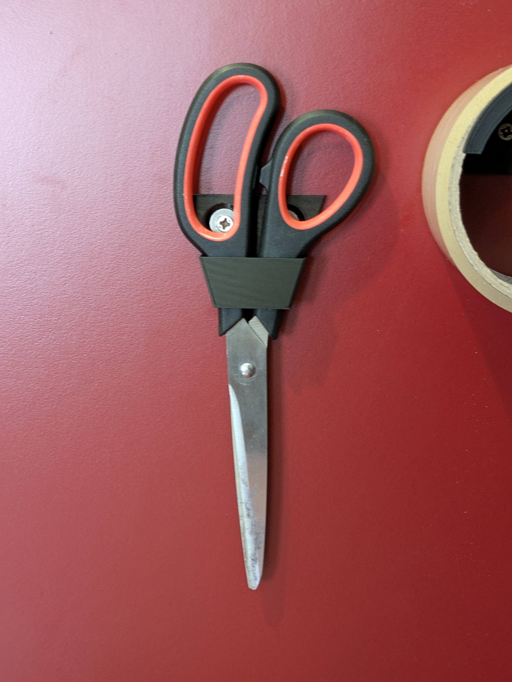 Wall mounted scissors holder