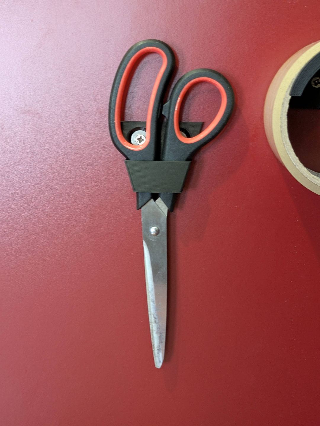 Wall mounted scissors holder
