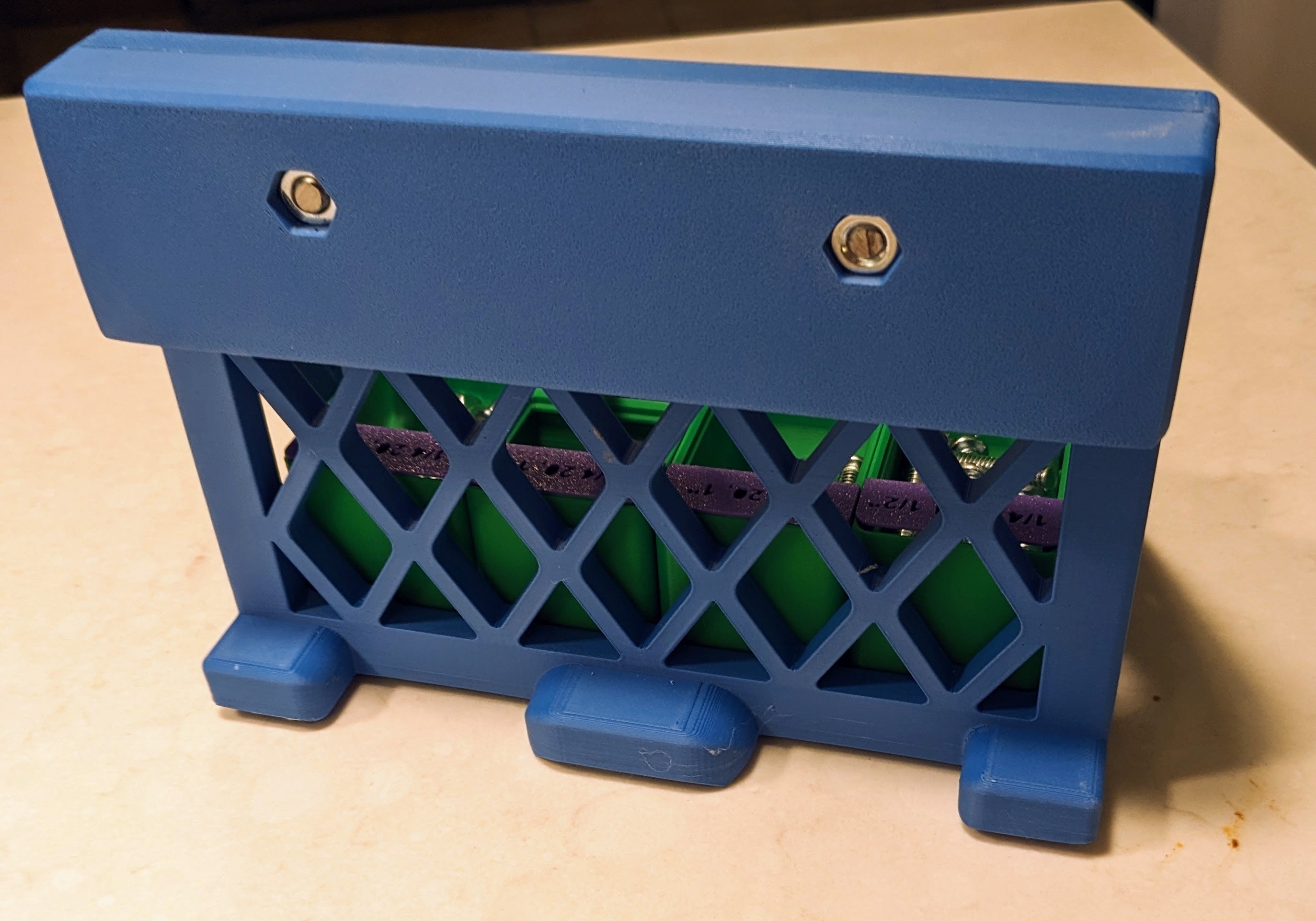 Gridfinity 4x4 and 4x2 base French cleat mount