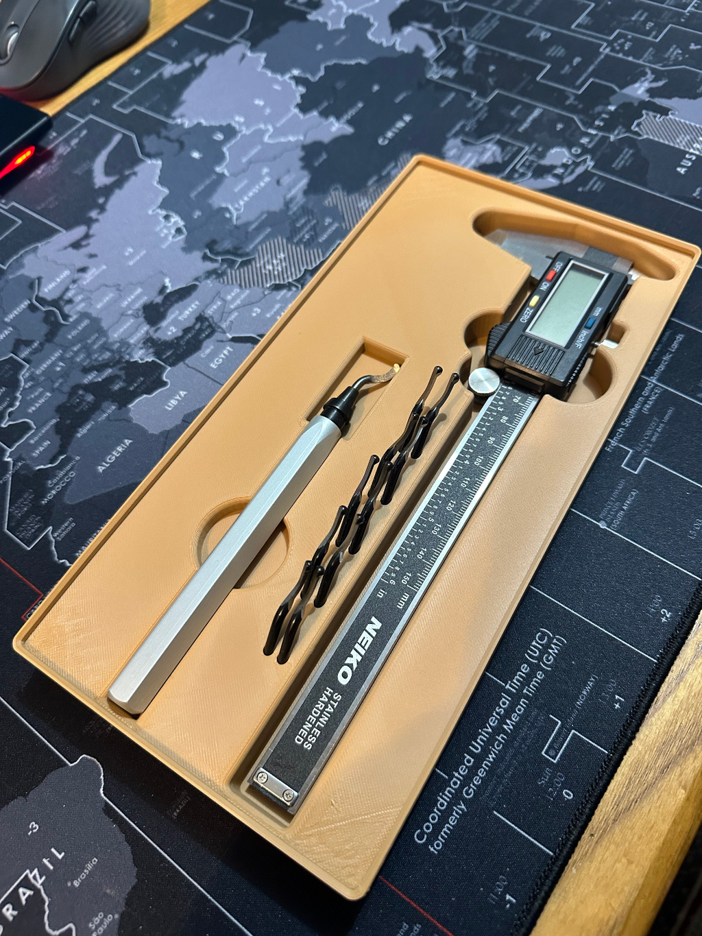 Gridfinity caliper and de-burring tool bin