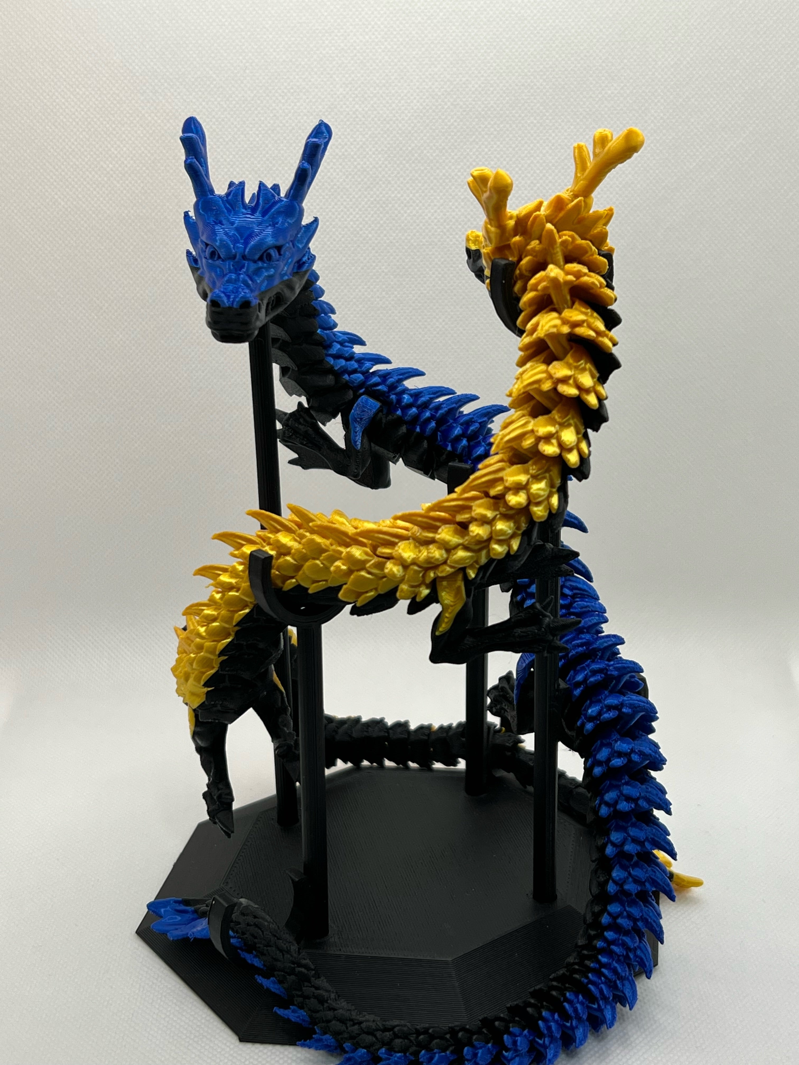 Intertwining Dragons Stand