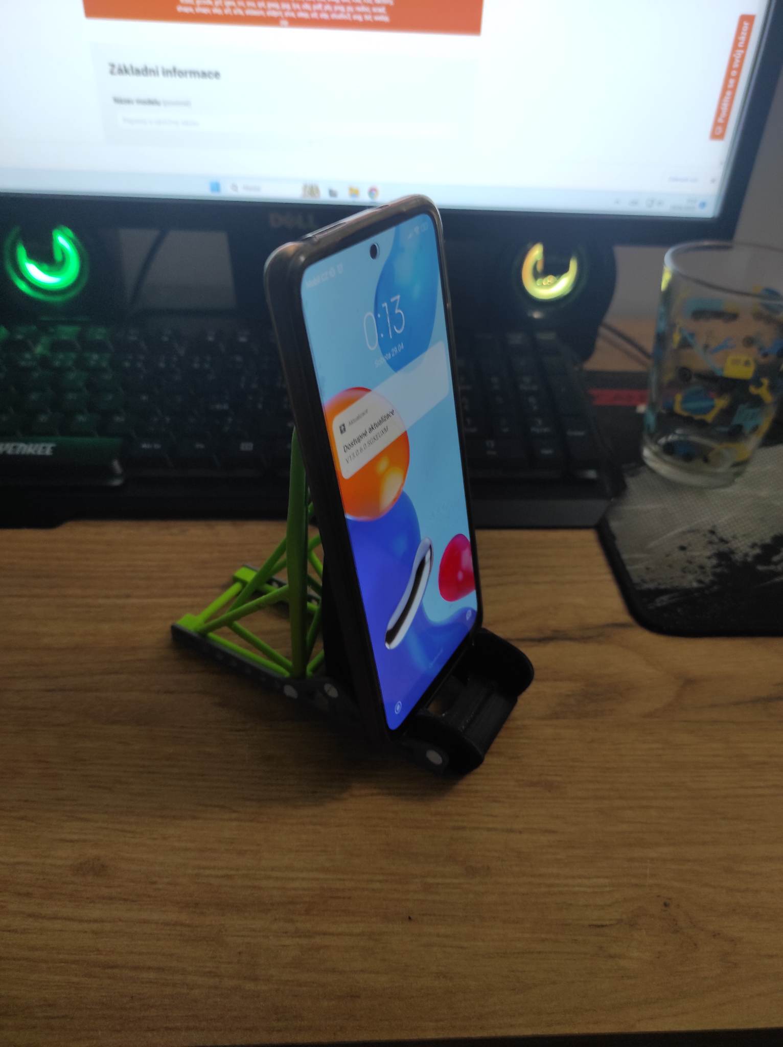 Racing seat phone stand with roll cage