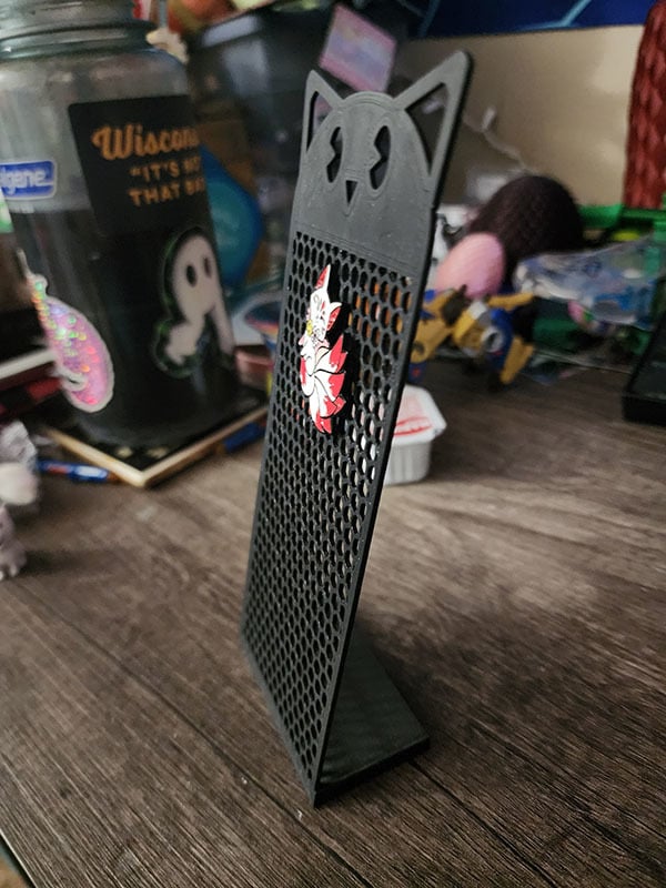 Enamel pin/ earring stand (Cat Ear Editon)