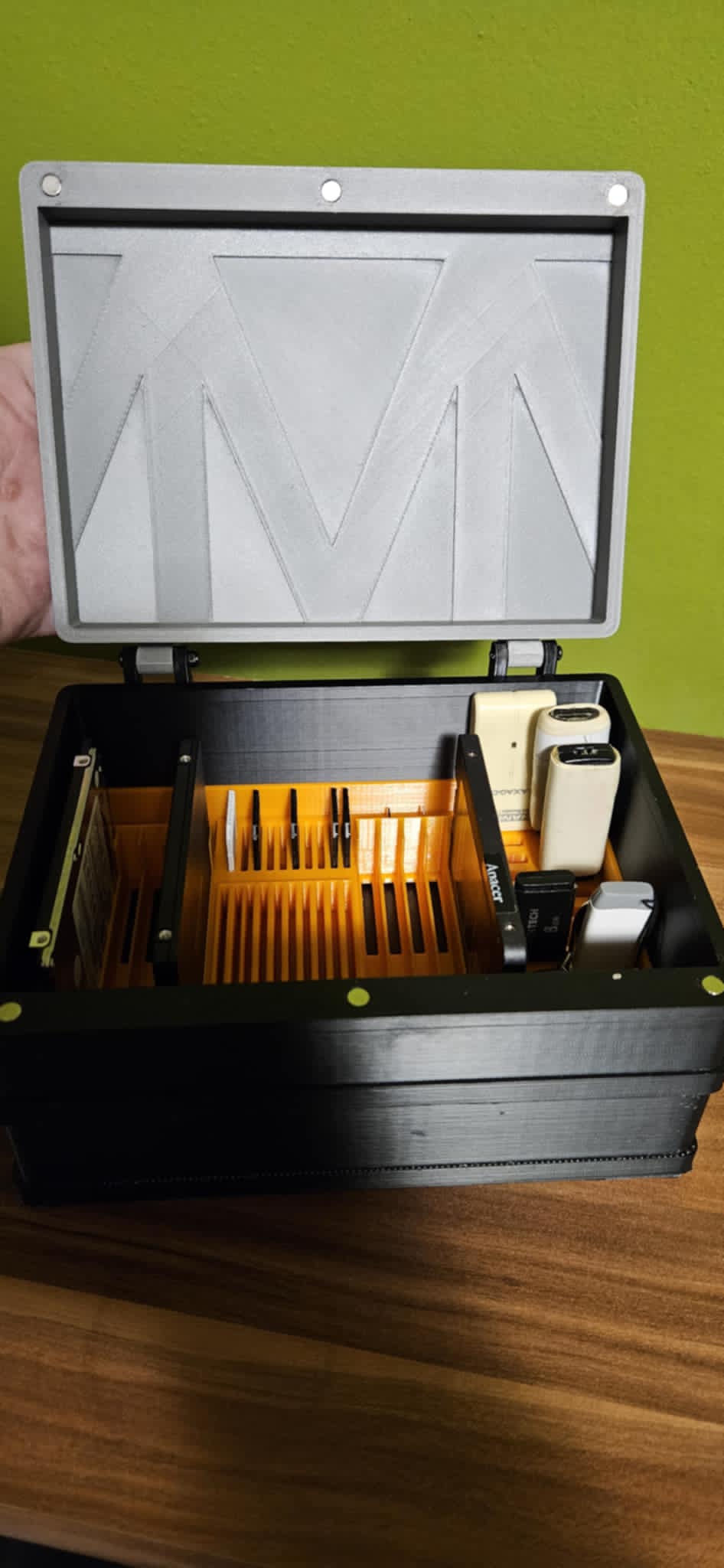 Durable storage box for SSD, SD, MicroSD and USB