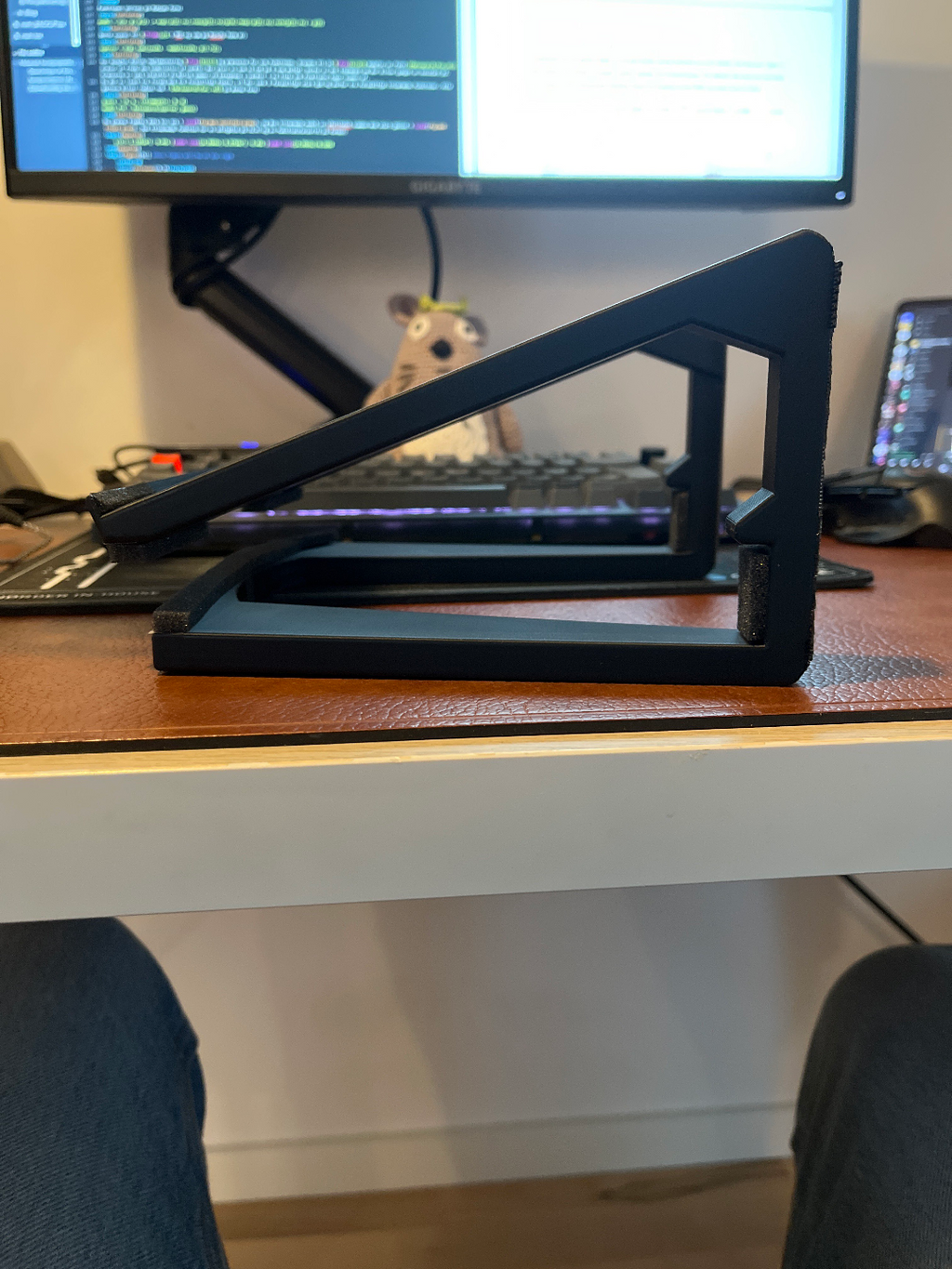 Macbook 14 inch stand