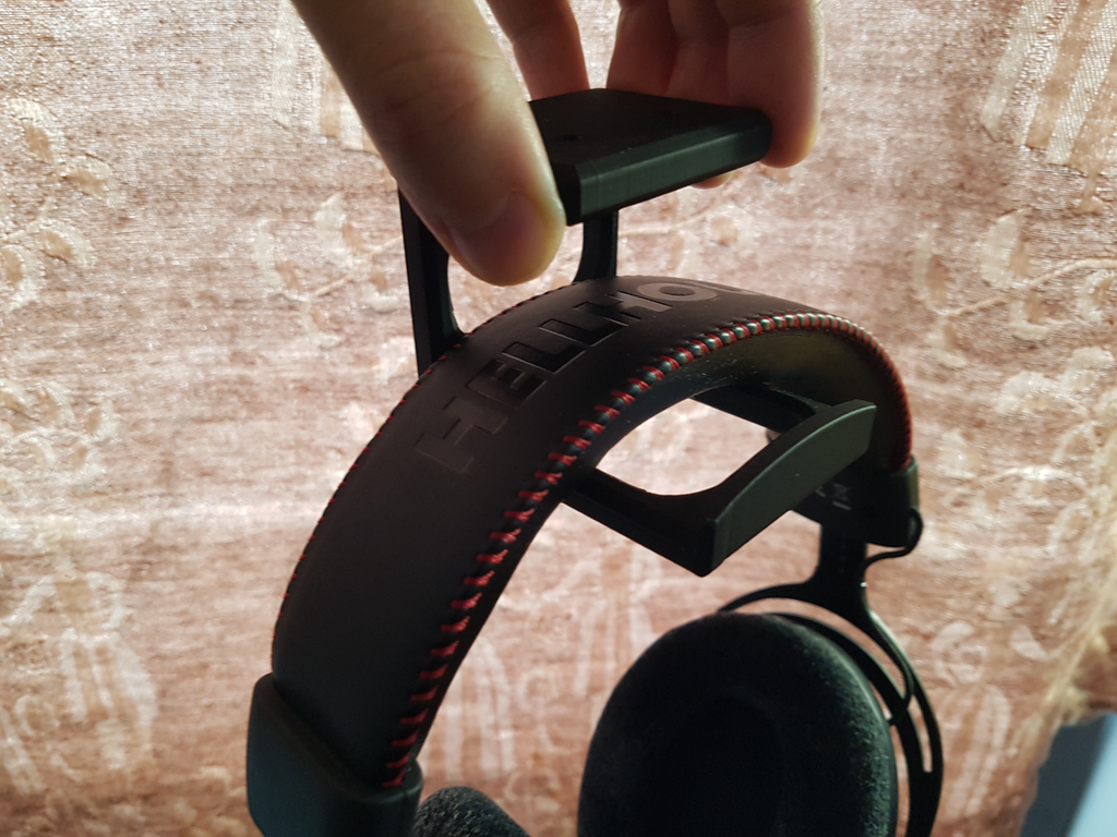 Headphone holder/hanger