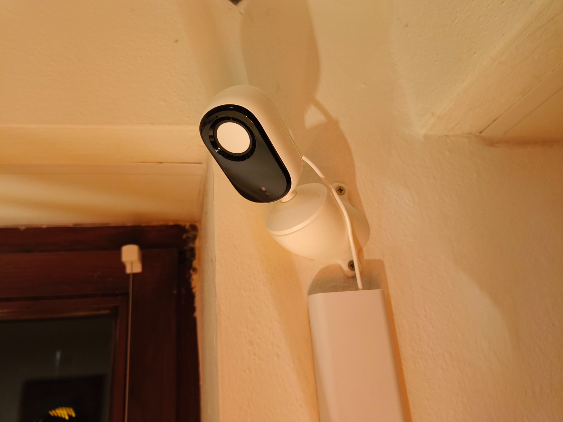 Arlo Essential Indoor 2K - 45° Angled Wall Mounts