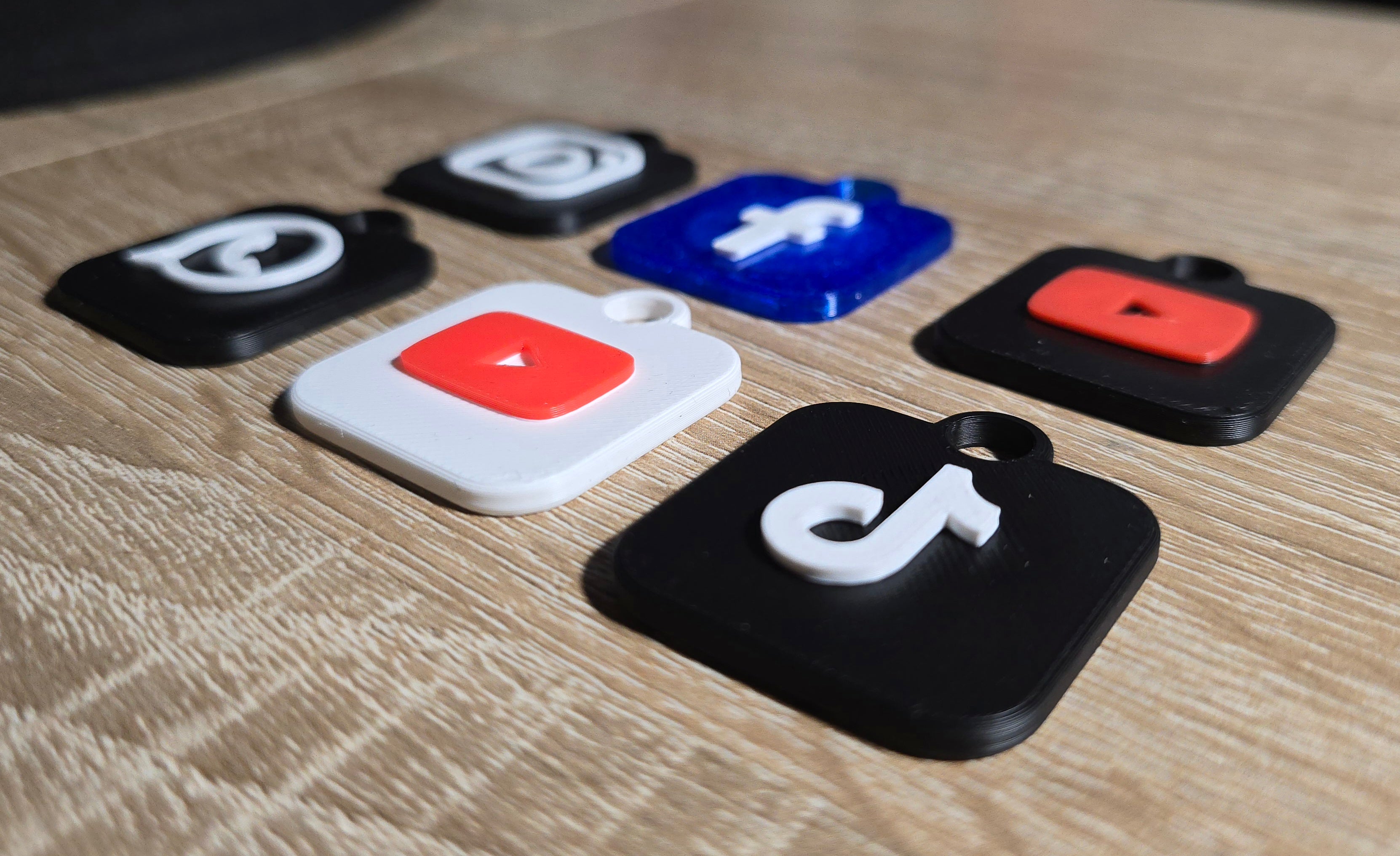 NFC keychain-Instagram-Facebook-YouTube