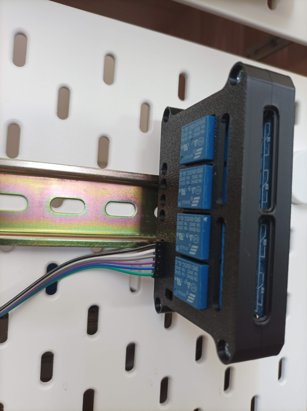 4-Channel Relay Module Case with DIN rail mount