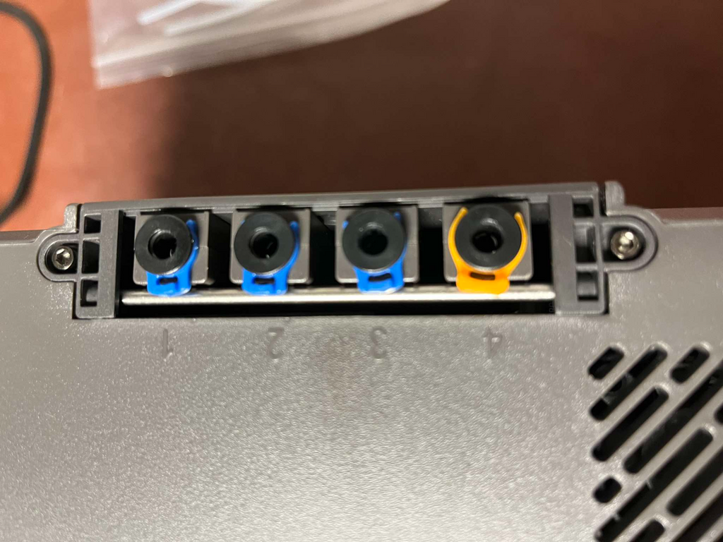 Clips to secure the bowden of the filament